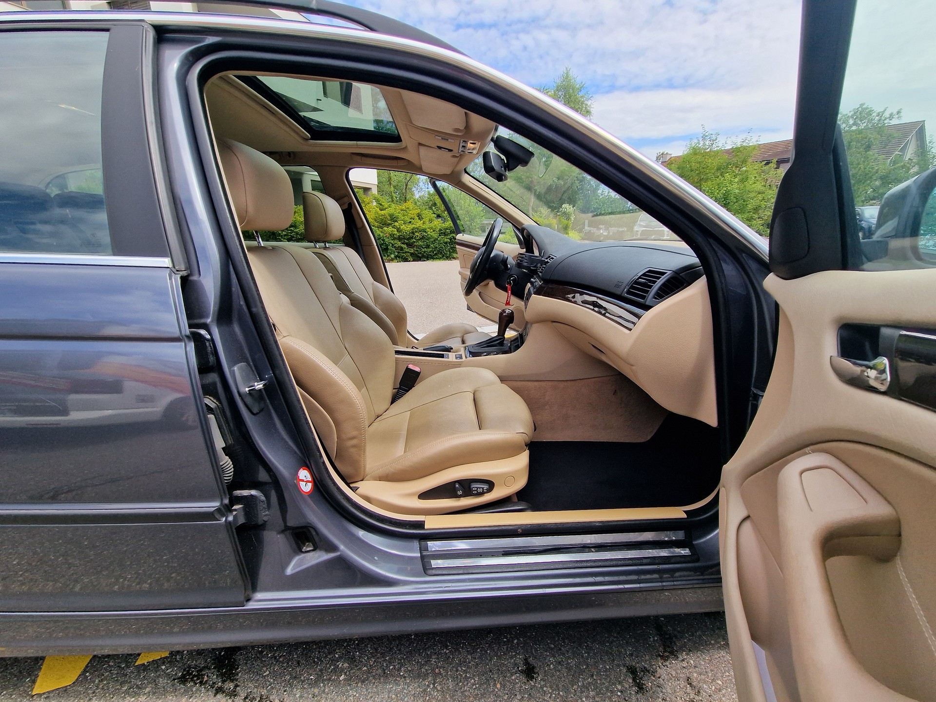 BMW 330xi Touring-image-8