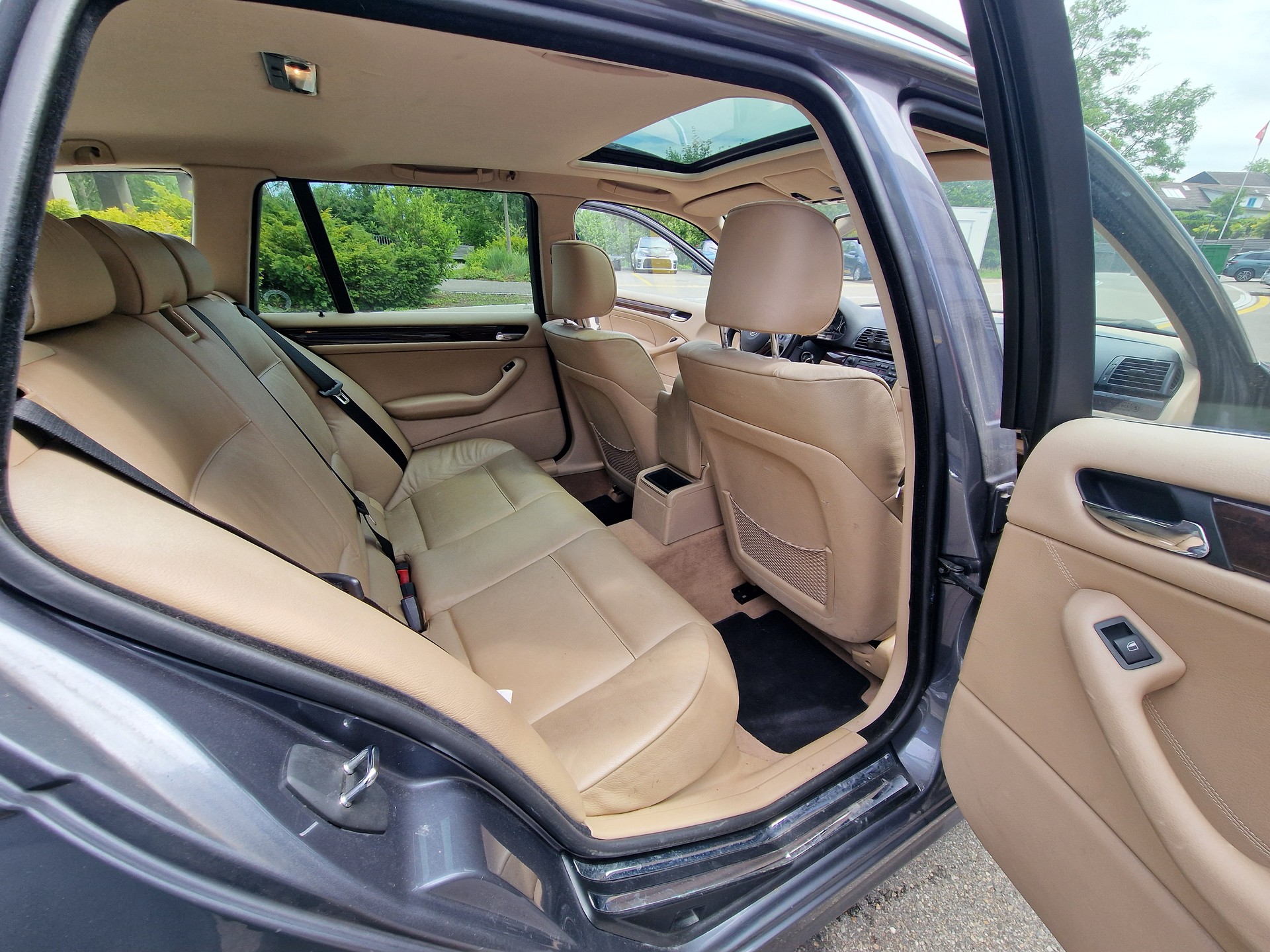 BMW 330xi Touring-image-7