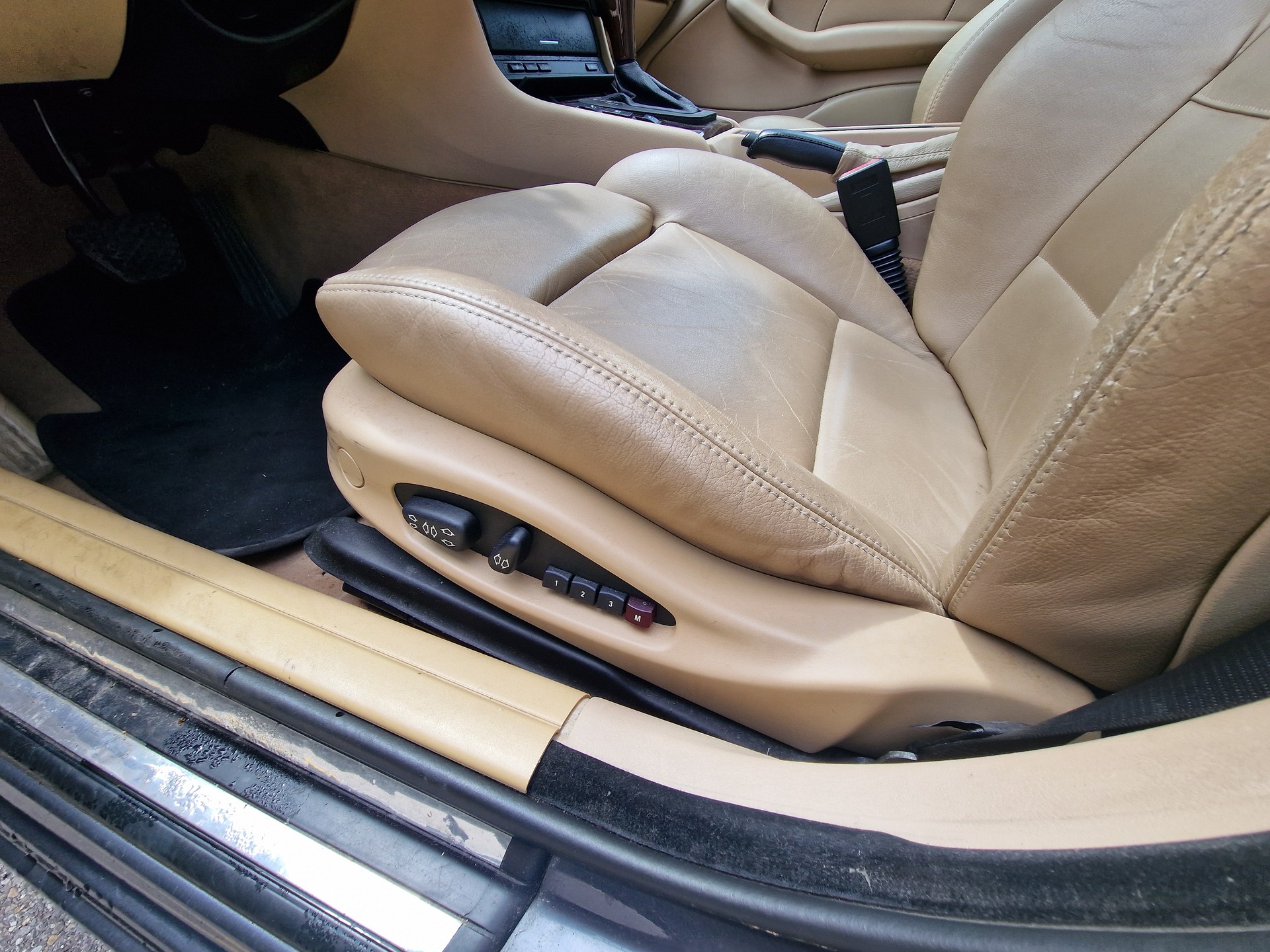 BMW 330xi Touring-image-11