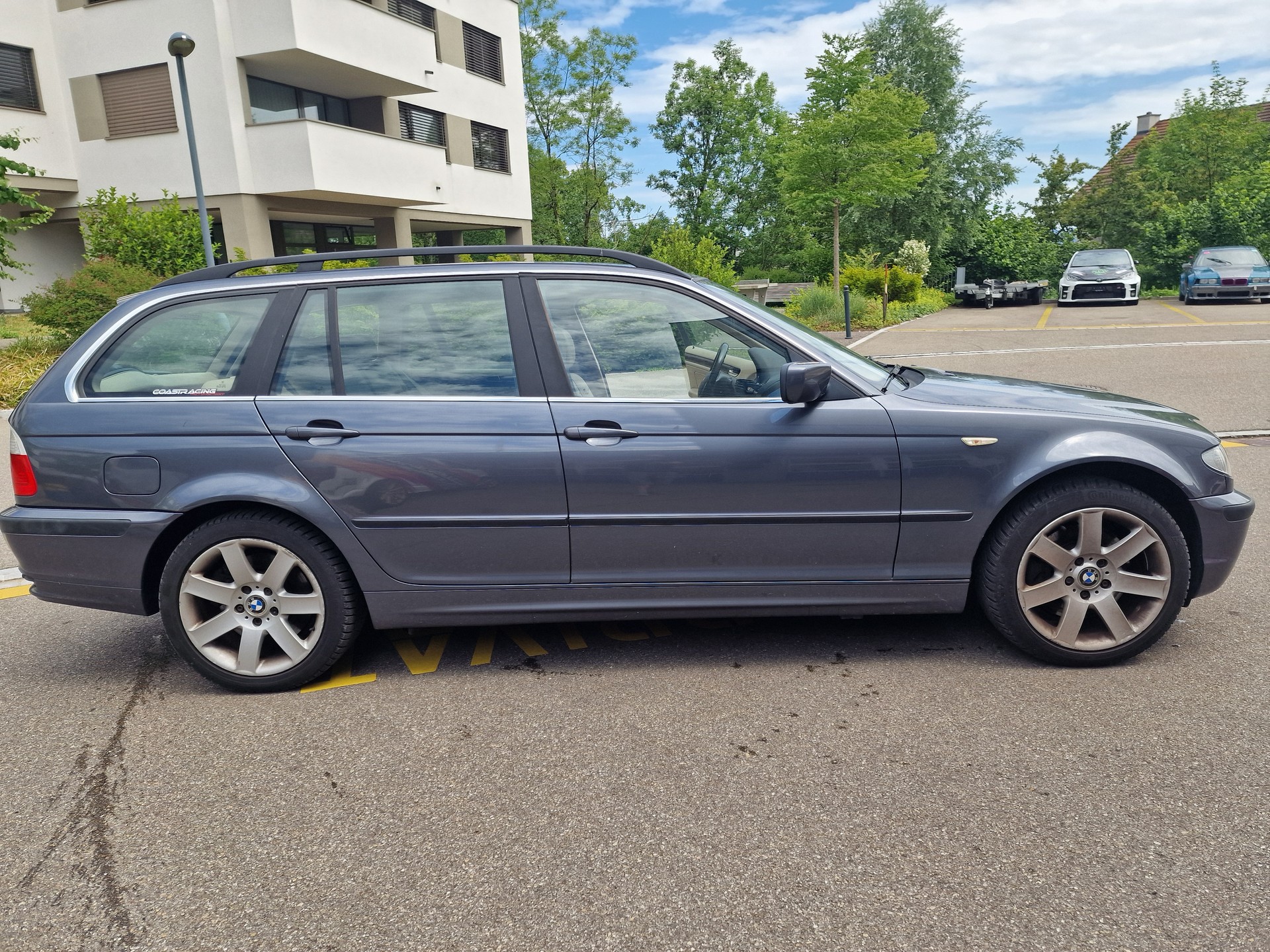 BMW 330xi Touring-image-0