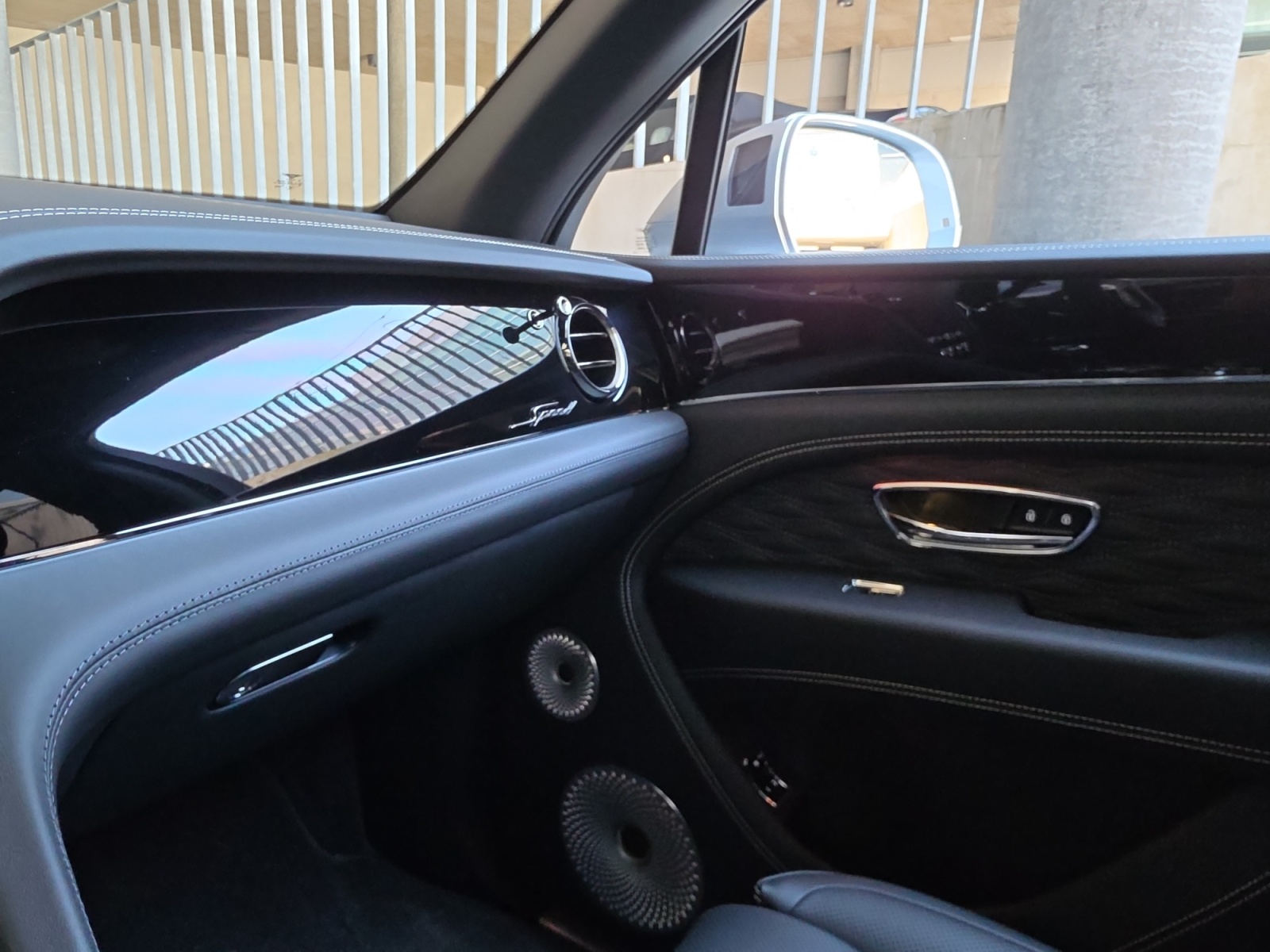 BENTLEY Bentayga Speed- mehrere Fahrzeuge im Vorlauf. Kontaktieren Sie uns bitte für mehr Informationen.-image-19