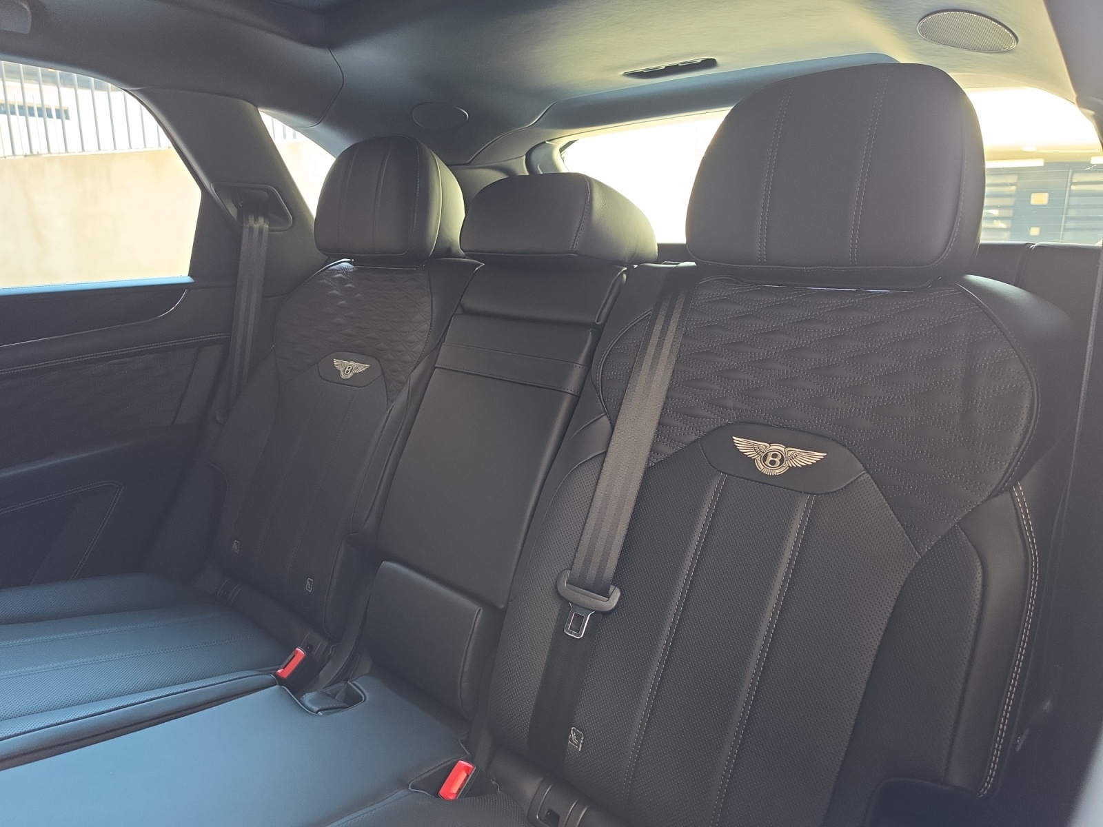 BENTLEY Bentayga Speed- mehrere Fahrzeuge im Vorlauf. Kontaktieren Sie uns bitte für mehr Informationen.-image-13