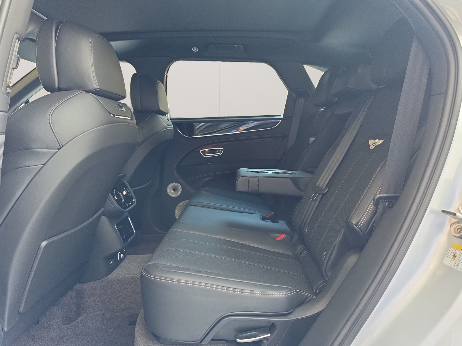 BENTLEY Bentayga Speed- mehrere Fahrzeuge im Vorlauf. Kontaktieren Sie uns bitte für mehr Informationen.-image-14