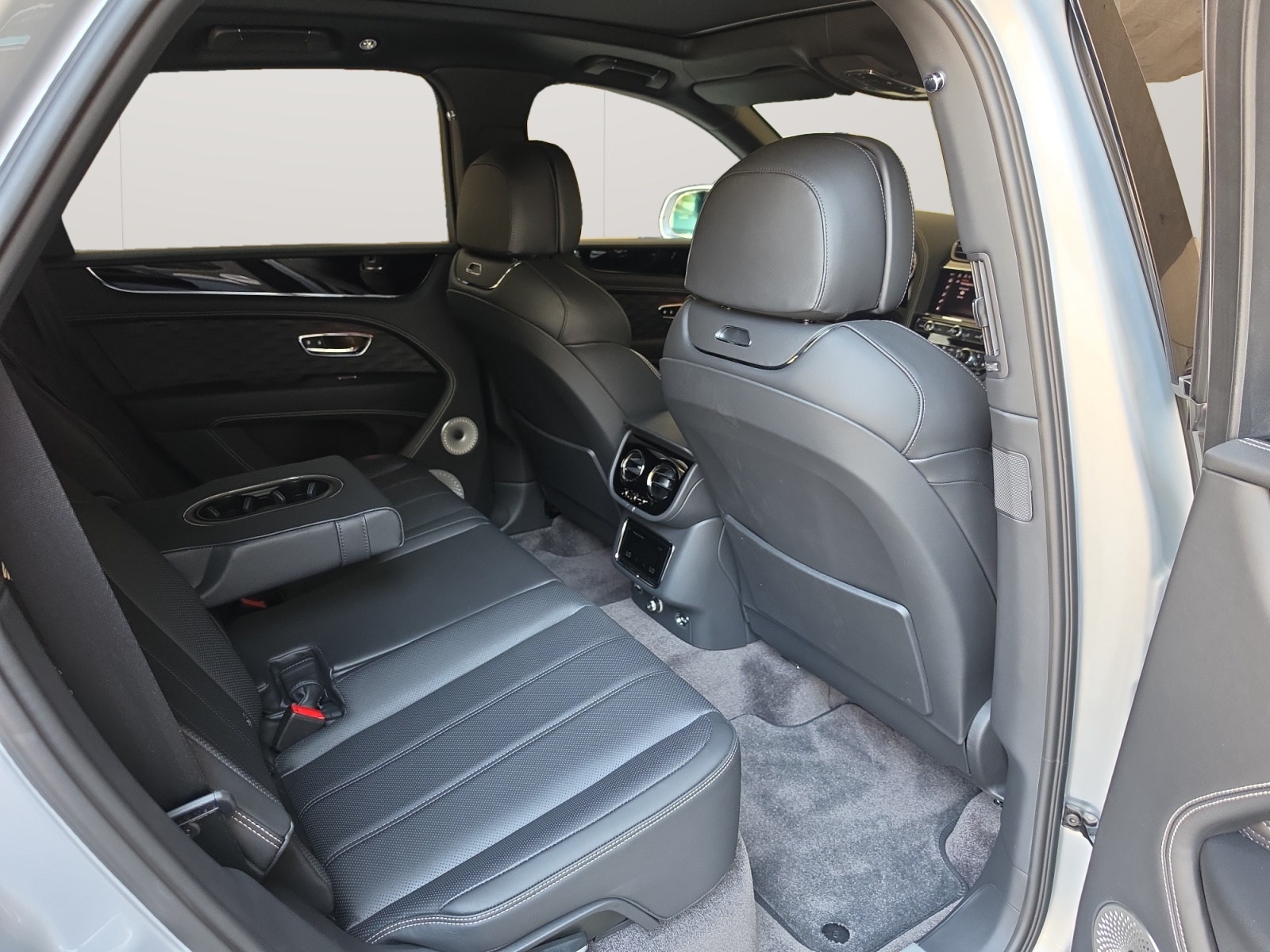 BENTLEY Bentayga Speed- mehrere Fahrzeuge im Vorlauf. Kontaktieren Sie uns bitte für mehr Informationen.-image-15