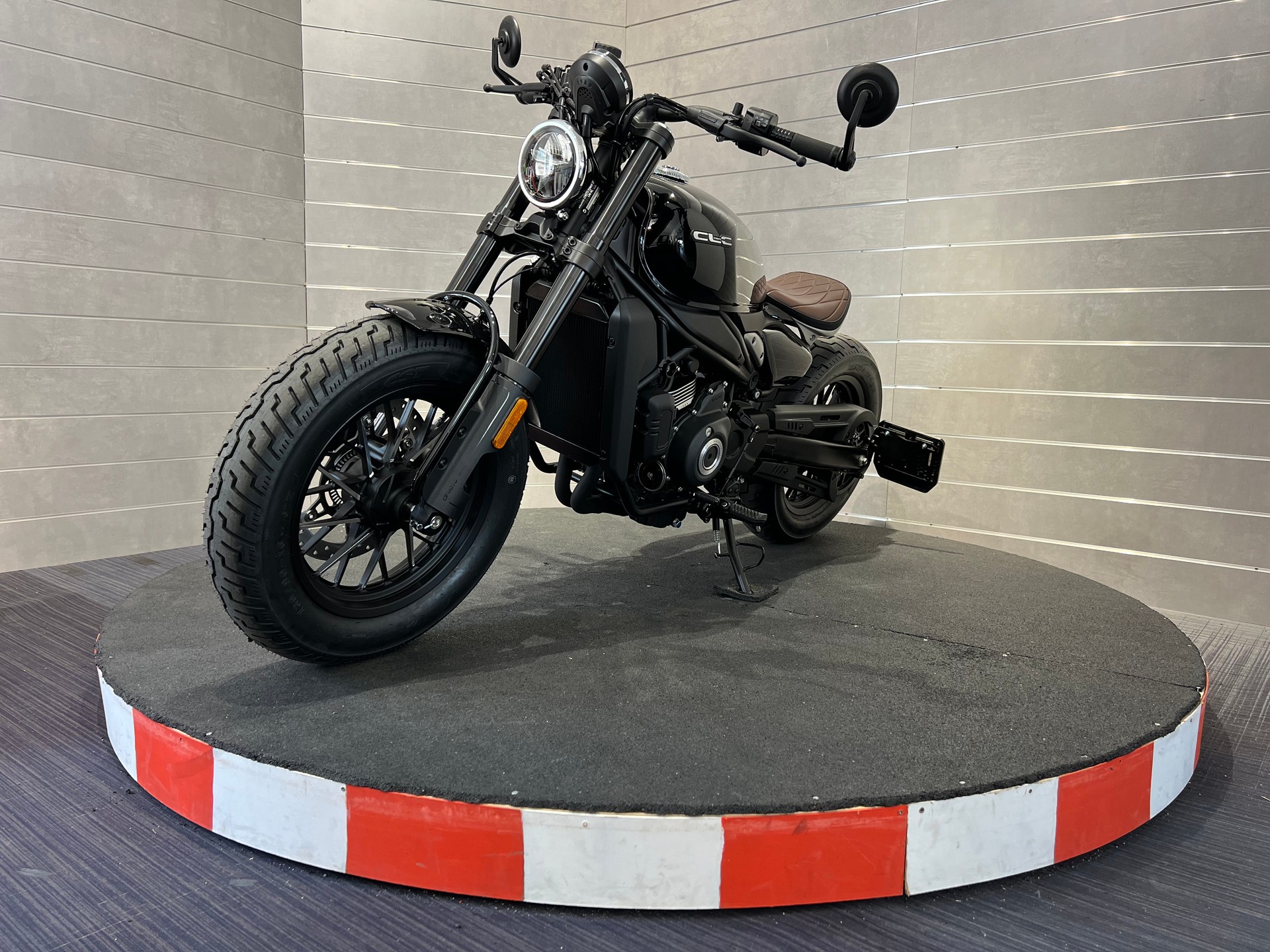 CF MOTO BOBBER