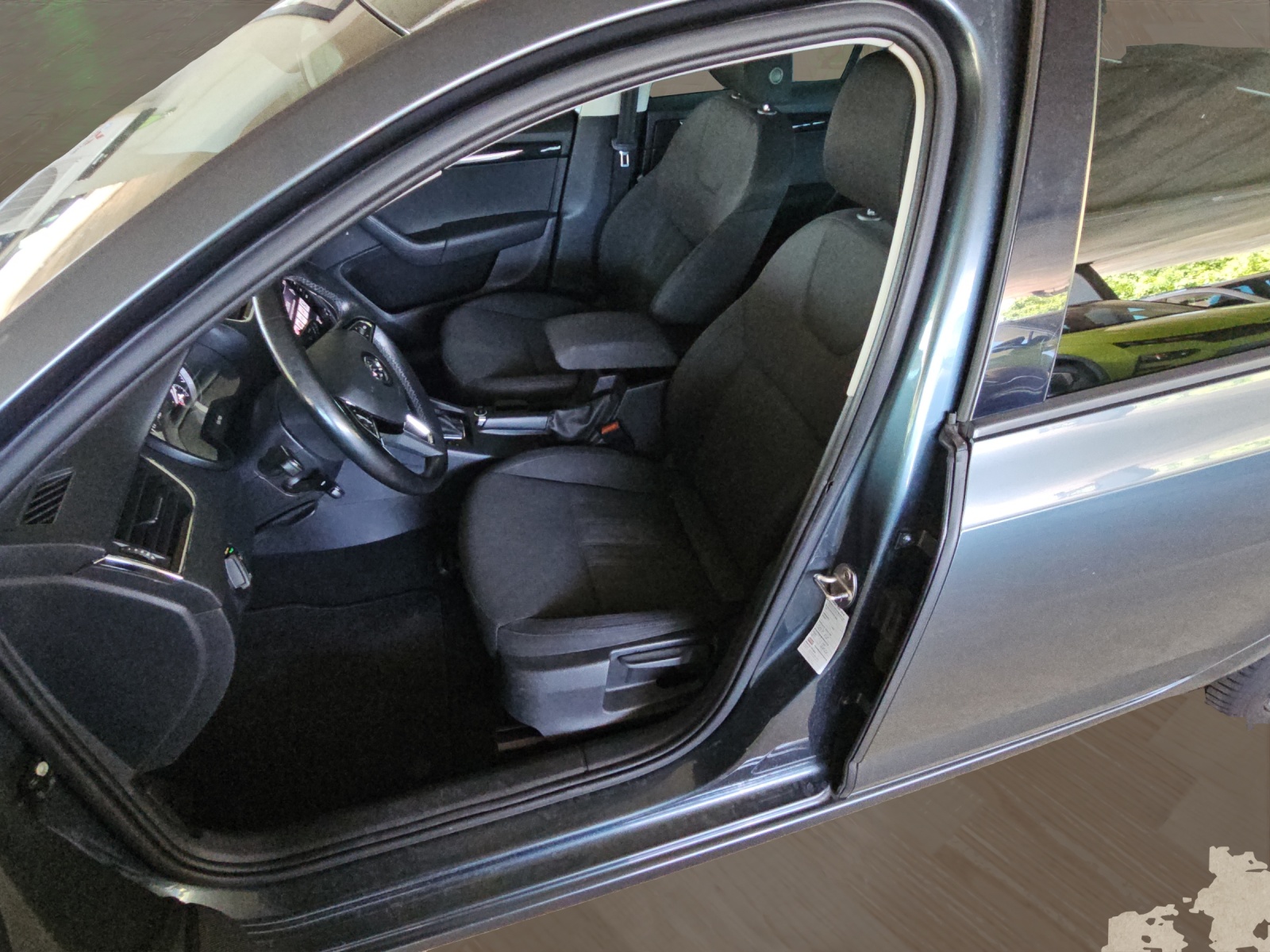 SKODA Octavia Combi 2.0 TDI Style 4x4-image-8
