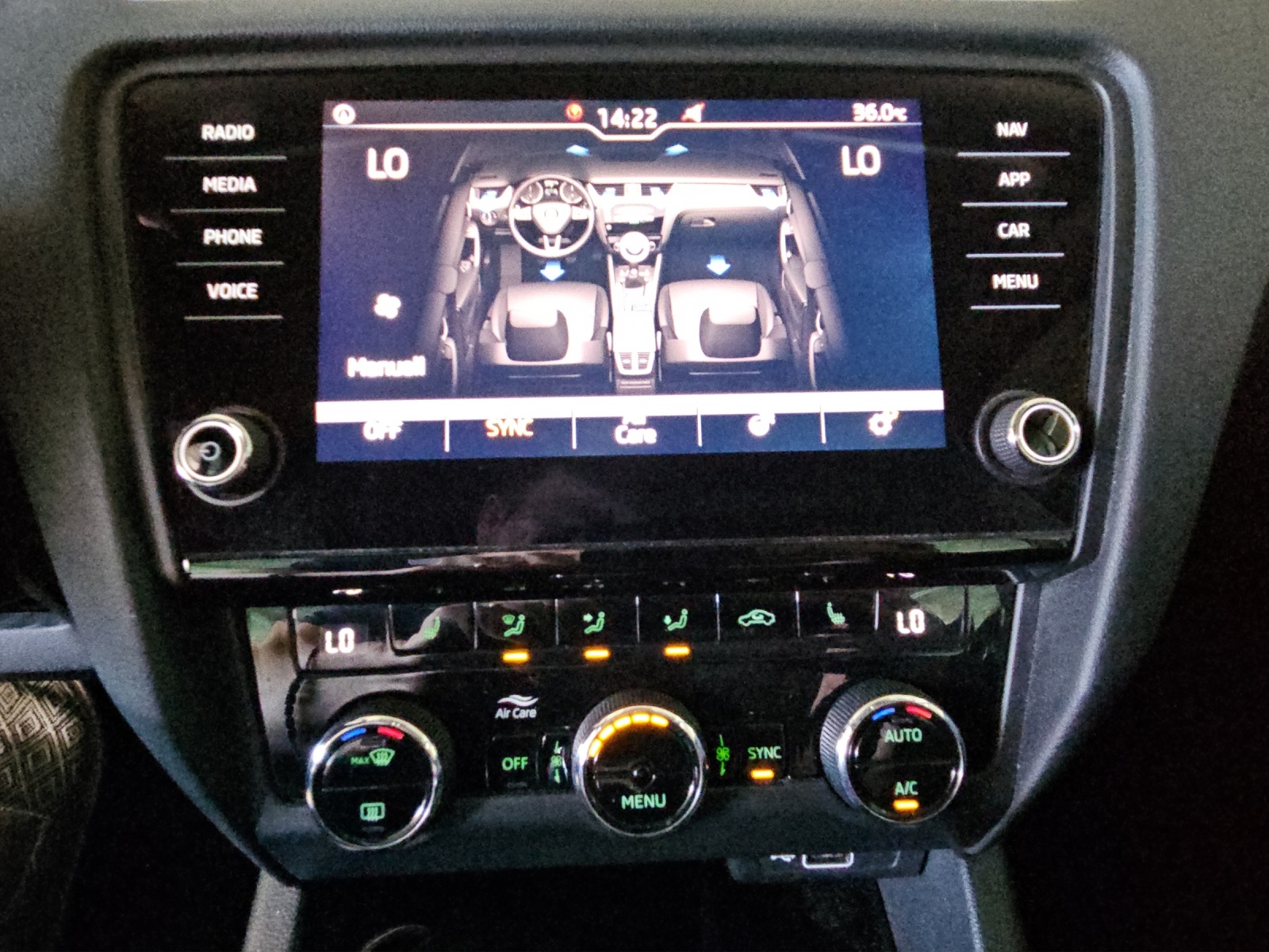 SKODA Octavia Combi 2.0 TDI Style 4x4-image-16