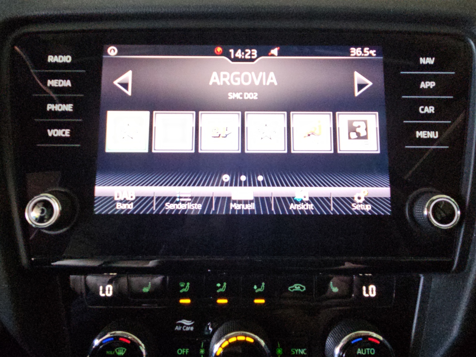 SKODA Octavia Combi 2.0 TDI Style 4x4-image-18