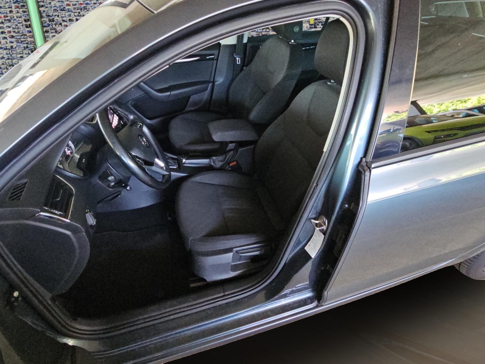 SKODA Octavia Combi 2.0 TDI Style 4x4-image-8