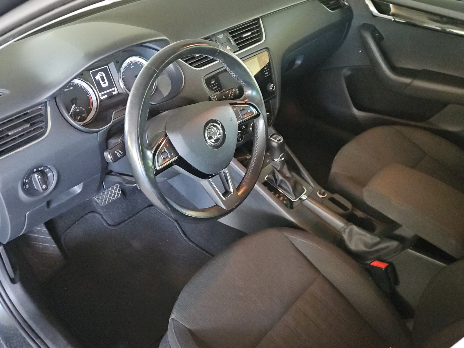 SKODA Octavia Combi 2.0 TDI Style 4x4-image-6