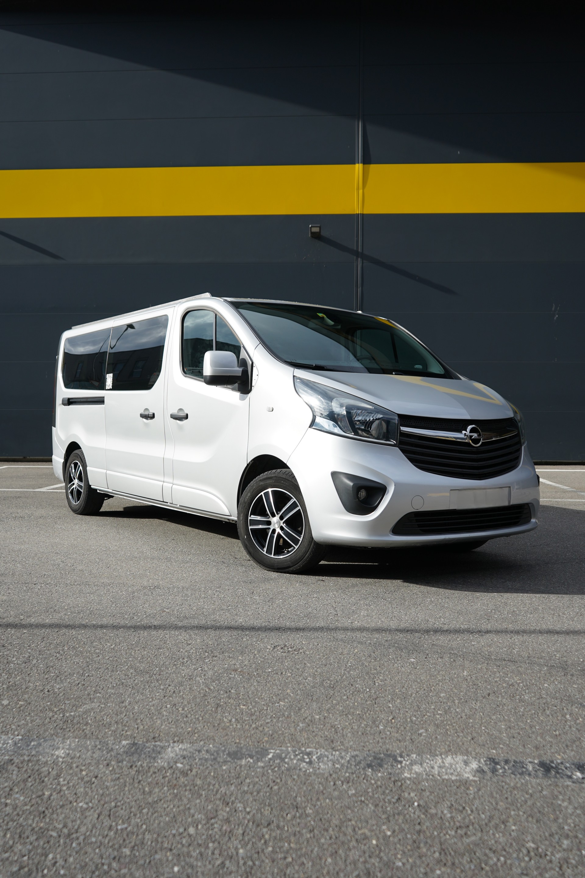 OPEL VIVARO-image-0