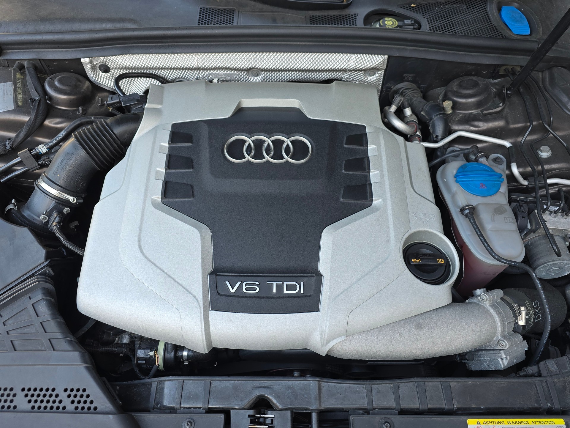 AUDI A5 Cabriolet 3.0 TDI quattro S-tronic-image-5