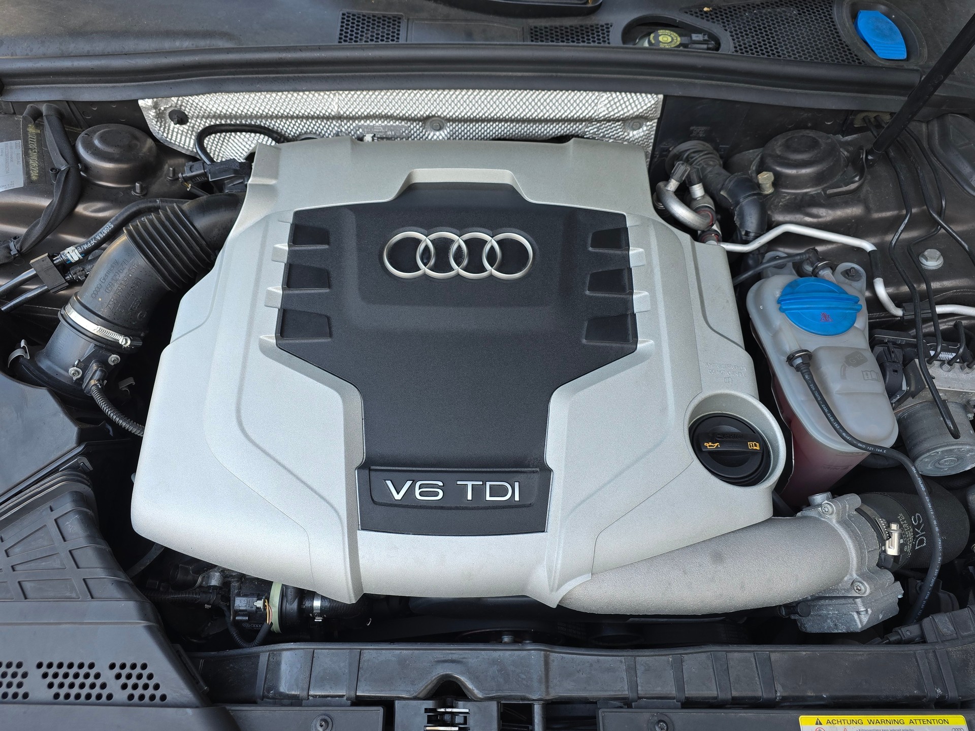 AUDI A5 Cabriolet 3.0 TDI quattro S-tronic-image-12