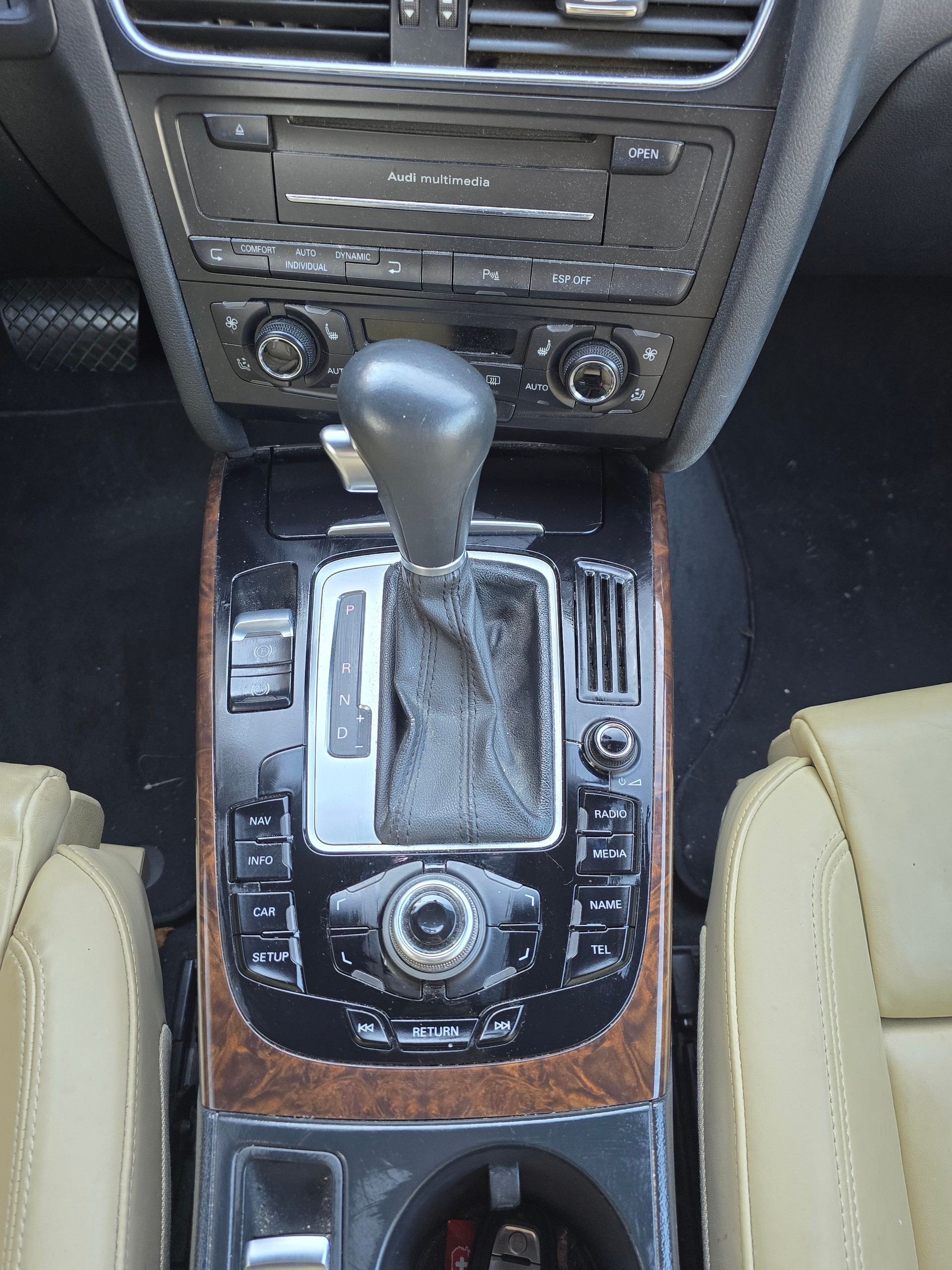 AUDI A5 Cabriolet 3.0 TDI quattro S-tronic-image-10
