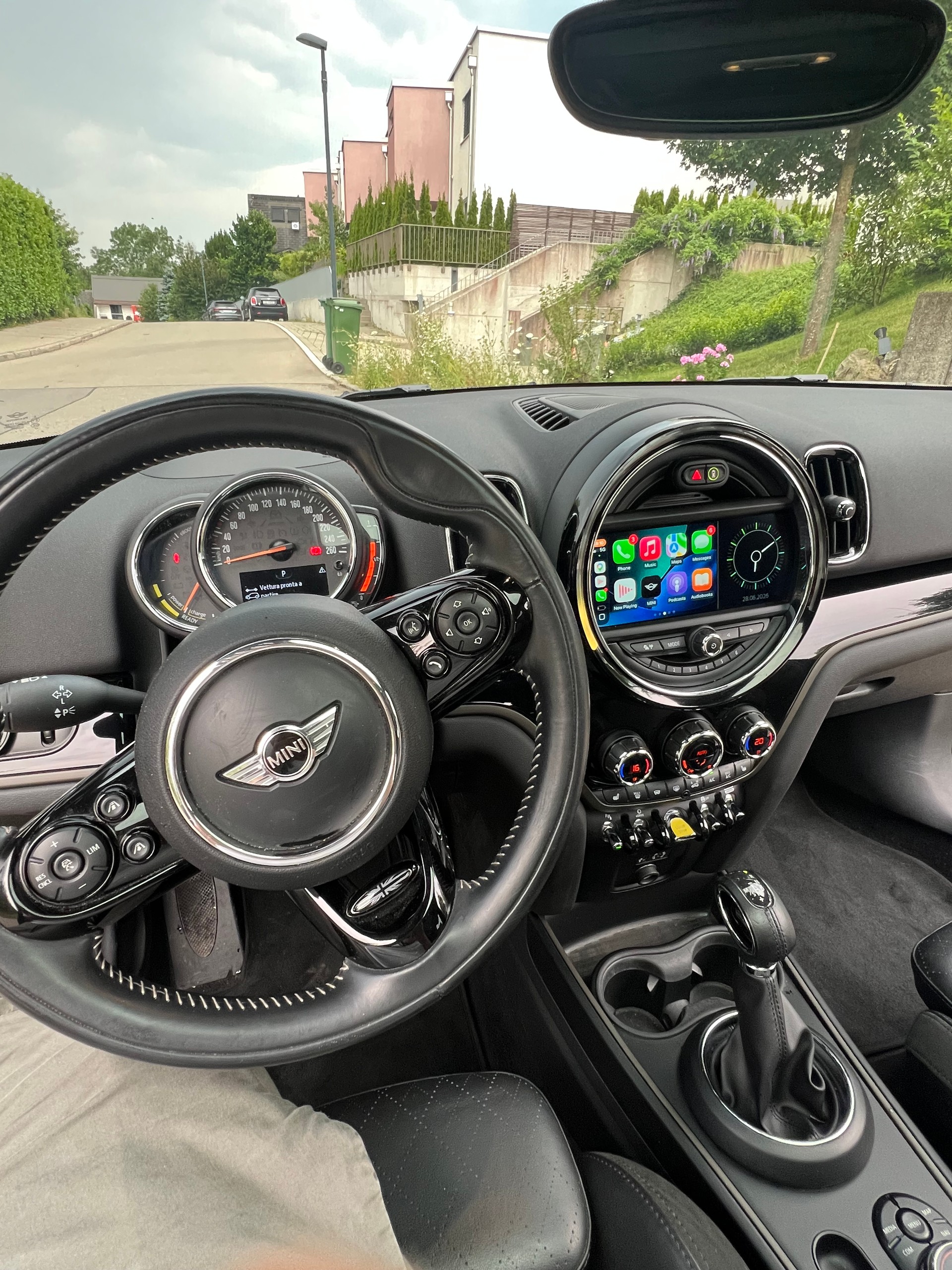 MINI 1.5i Cooper S E ALL4-image-3