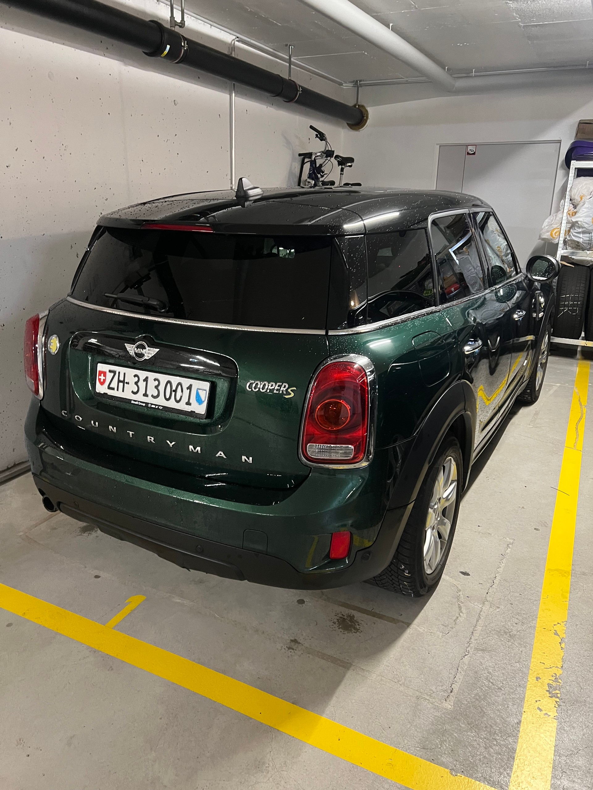 MINI 1.5i Cooper S E ALL4-image-2