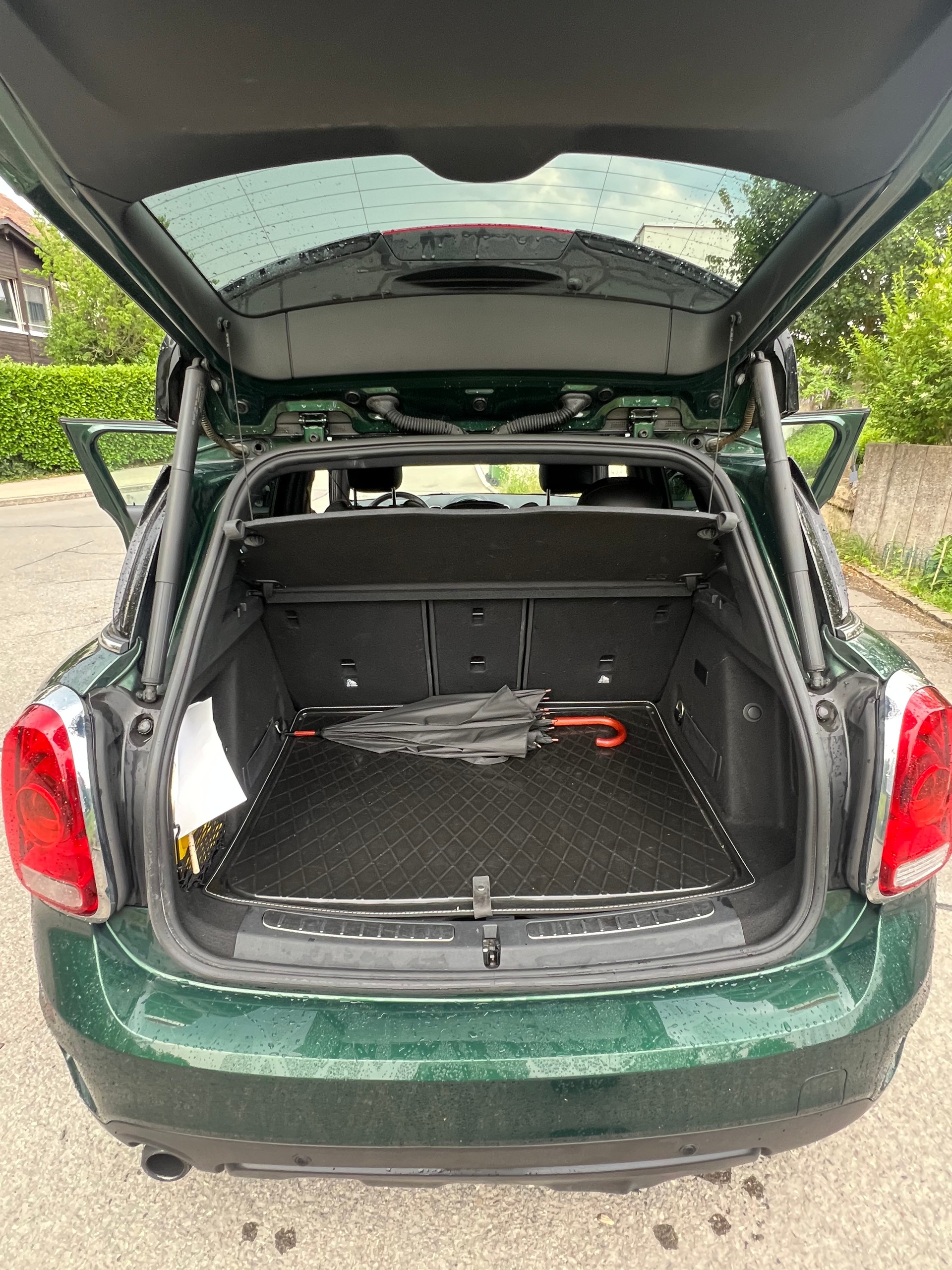 MINI 1.5i Cooper S E ALL4-image-5