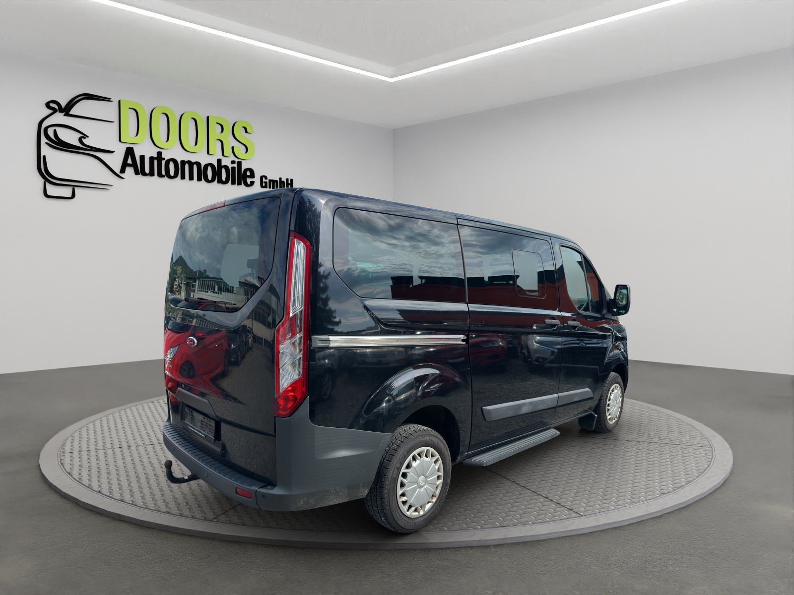 FORD Tourneo Custom 300 L1H1 Limited-image-2