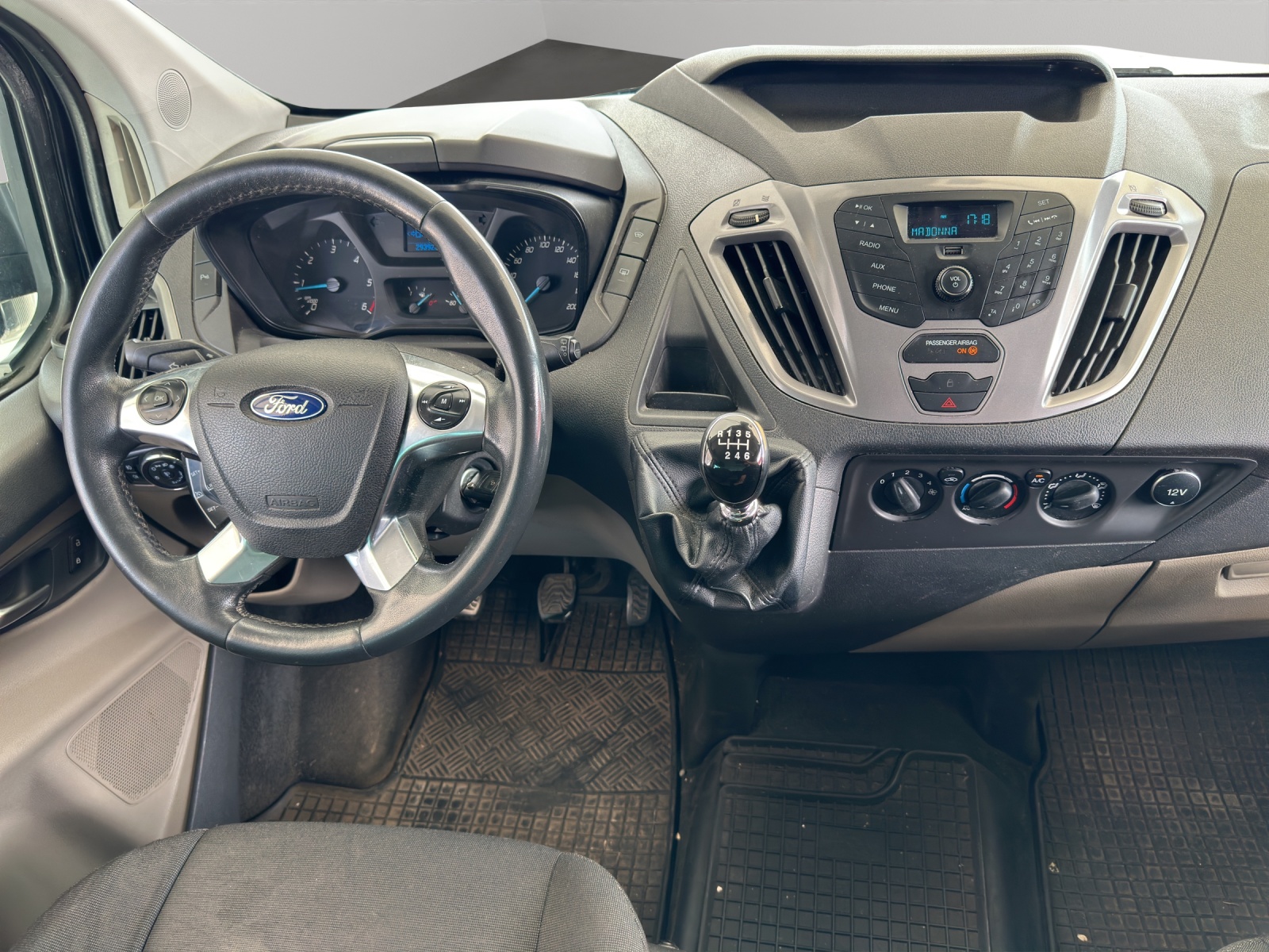 FORD Tourneo Custom 300 L1H1 Limited-image-9