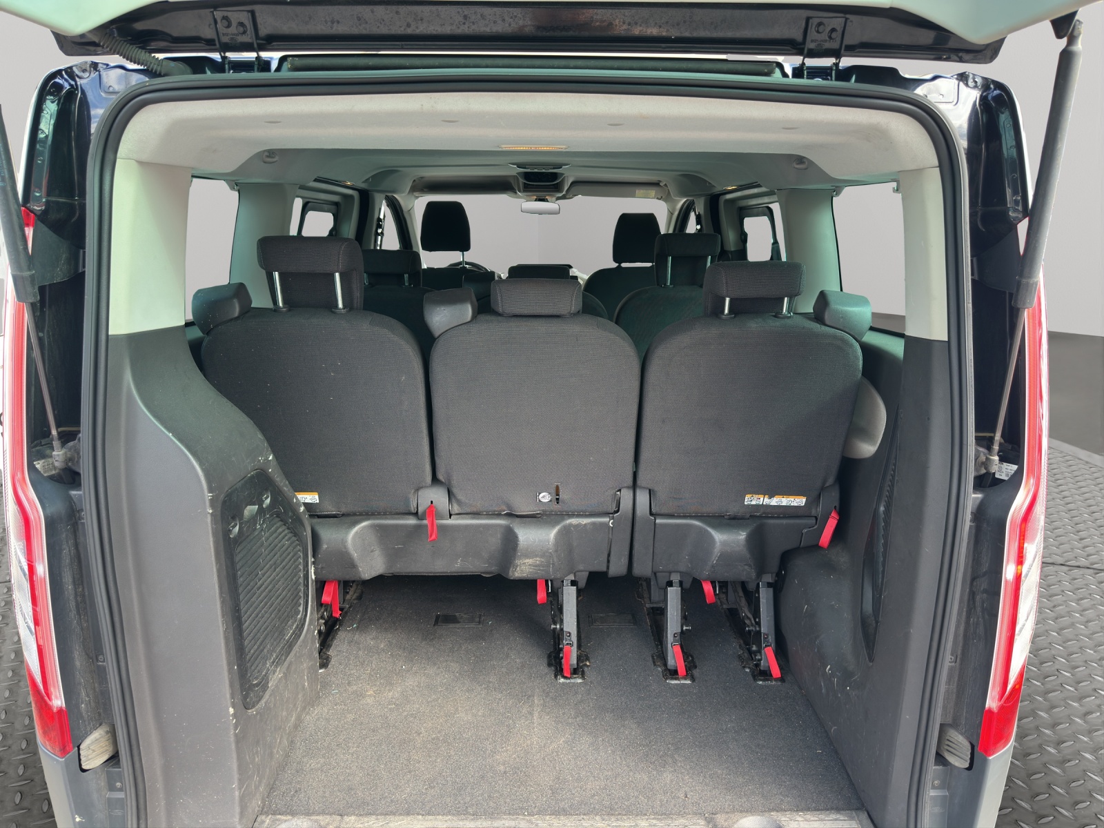 FORD Tourneo Custom 300 L1H1 Limited-image-18