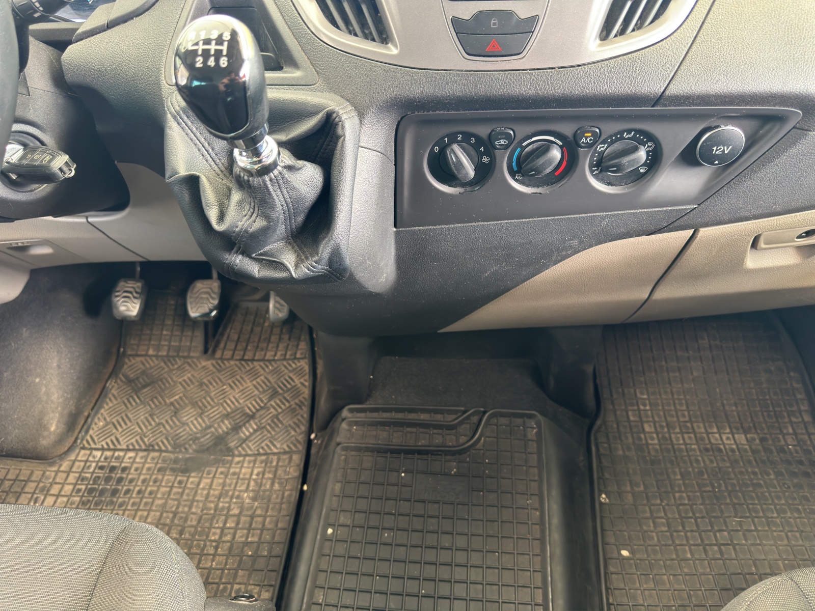 FORD Tourneo Custom 300 L1H1 Limited-image-11