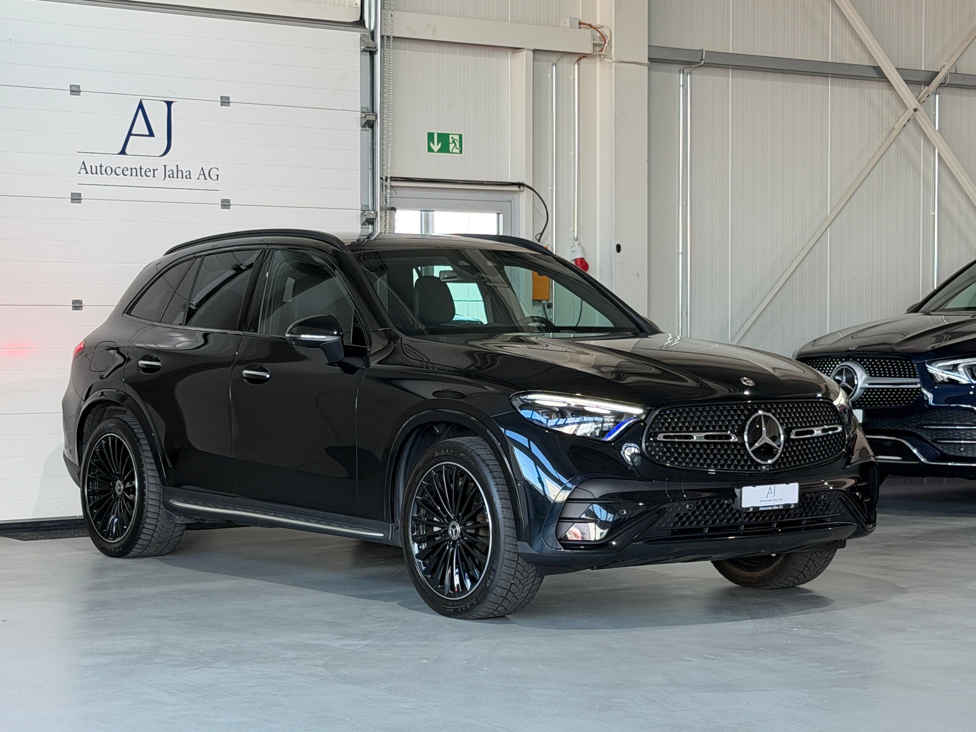 MERCEDES-BENZ GLC 400 e AMG Line 4Matic 9G-Tronic (CH) AHK 2000KG-image-4