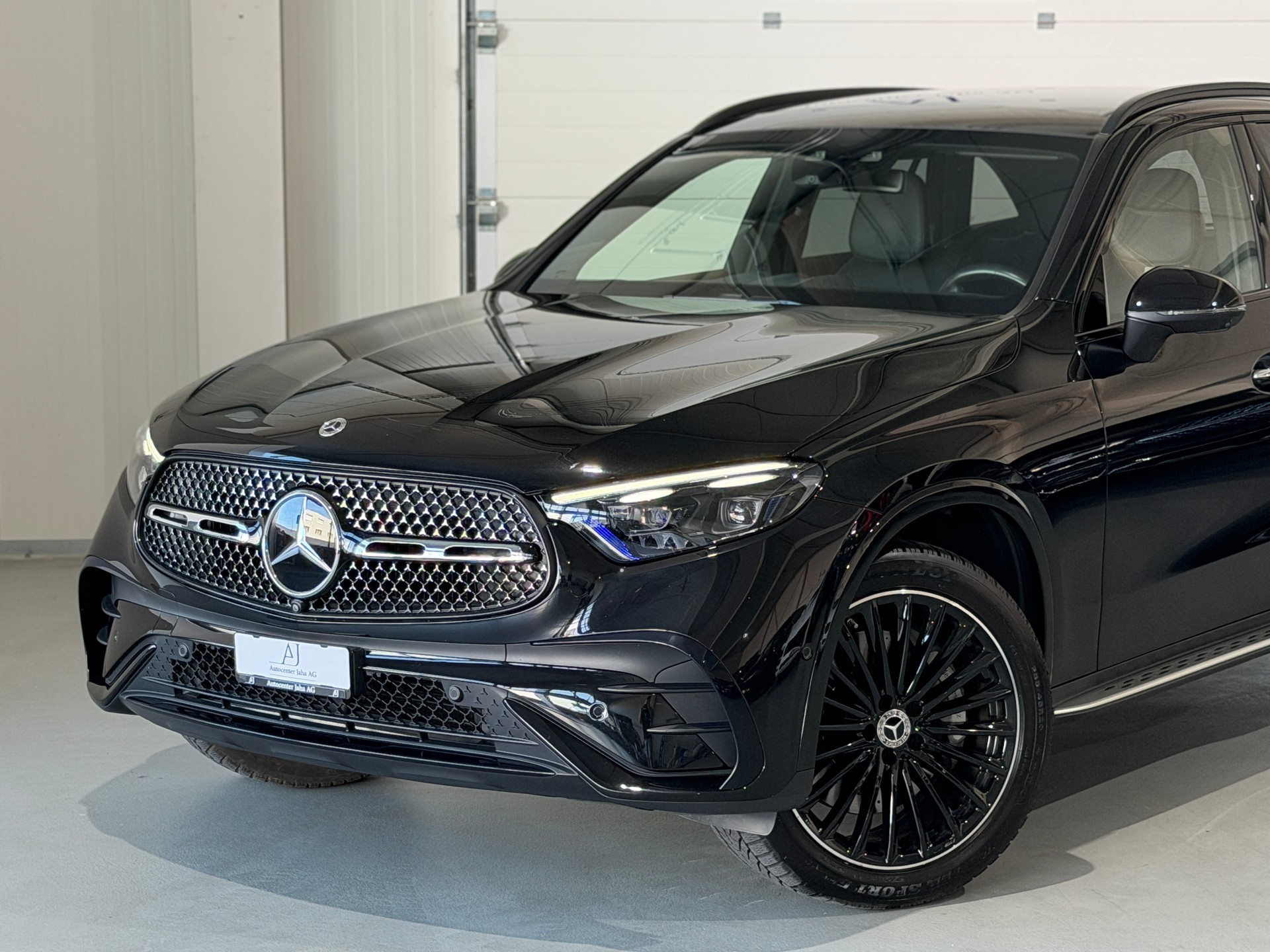 MERCEDES-BENZ GLC 400 e AMG Line 4Matic 9G-Tronic (CH) AHK 2000KG-showroom-element-1