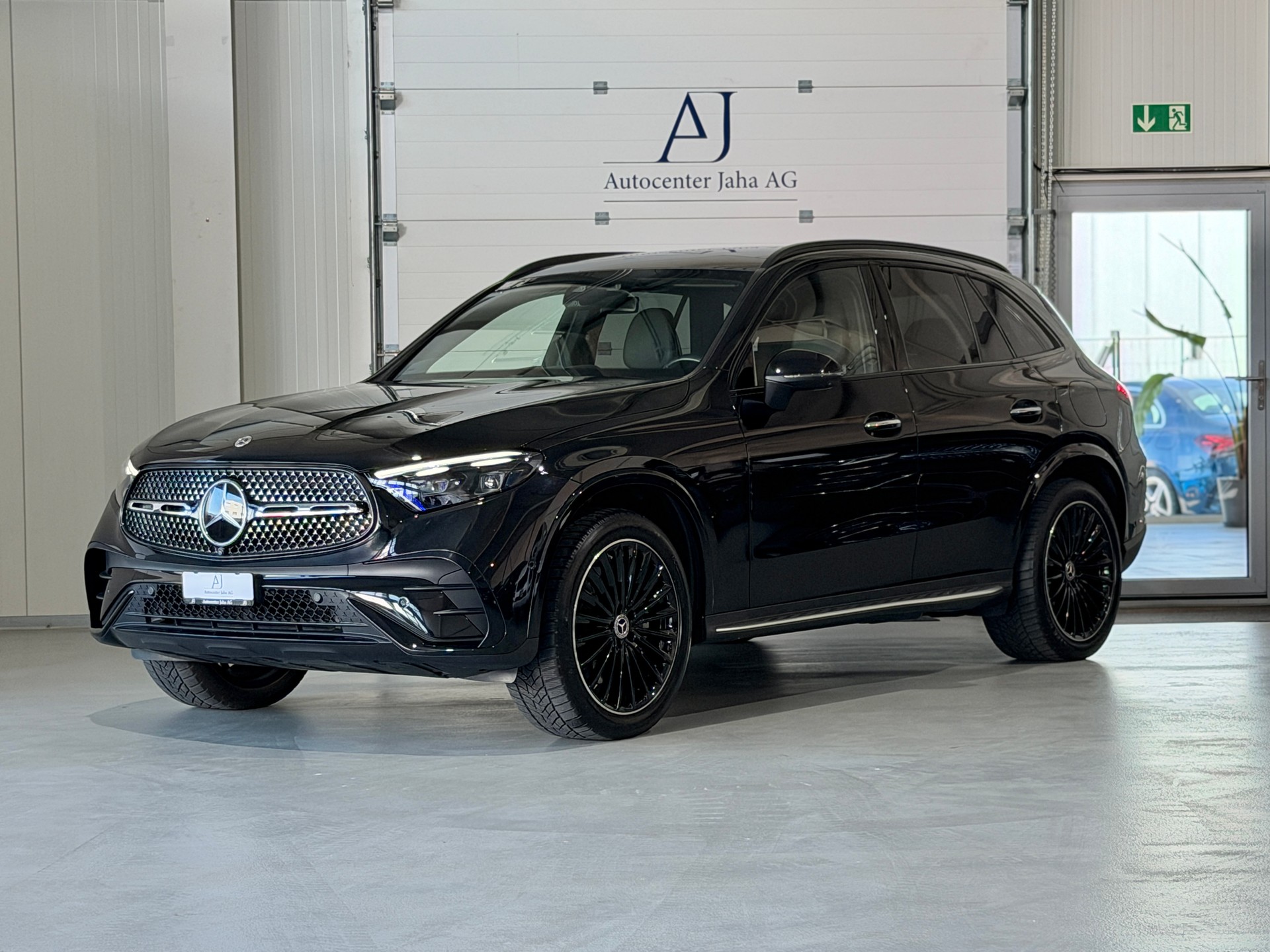 MERCEDES-BENZ GLC 400 e AMG Line 4Matic 9G-Tronic (CH) AHK 2000KG-showroom-element-2