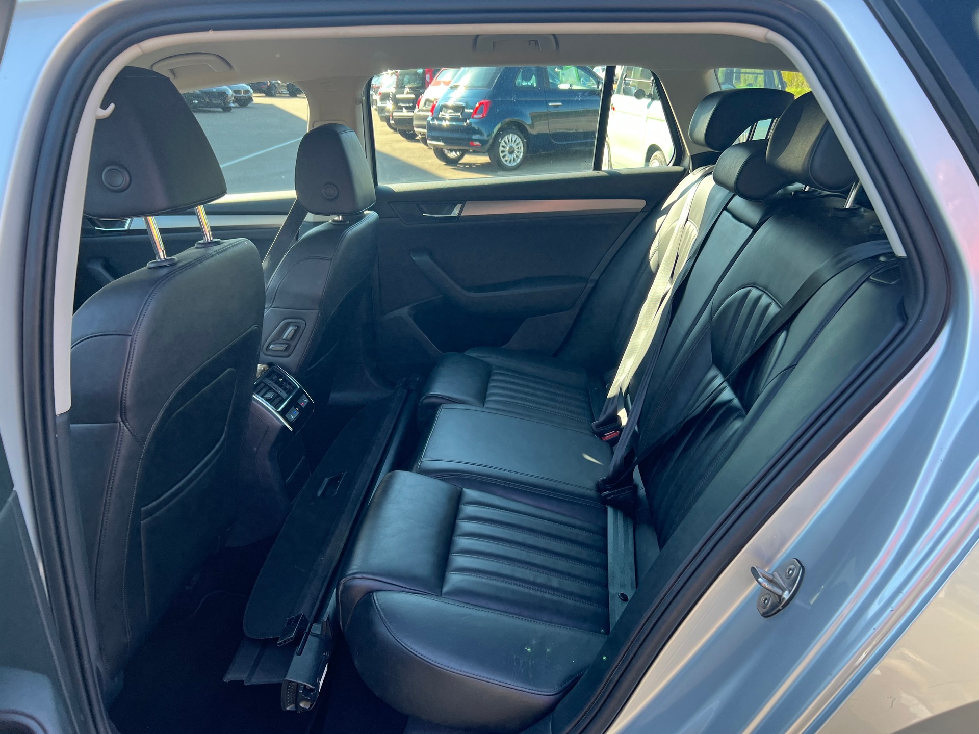 SKODA Superb Combi 2.0 TDi Style 4x4 DSG-image-28