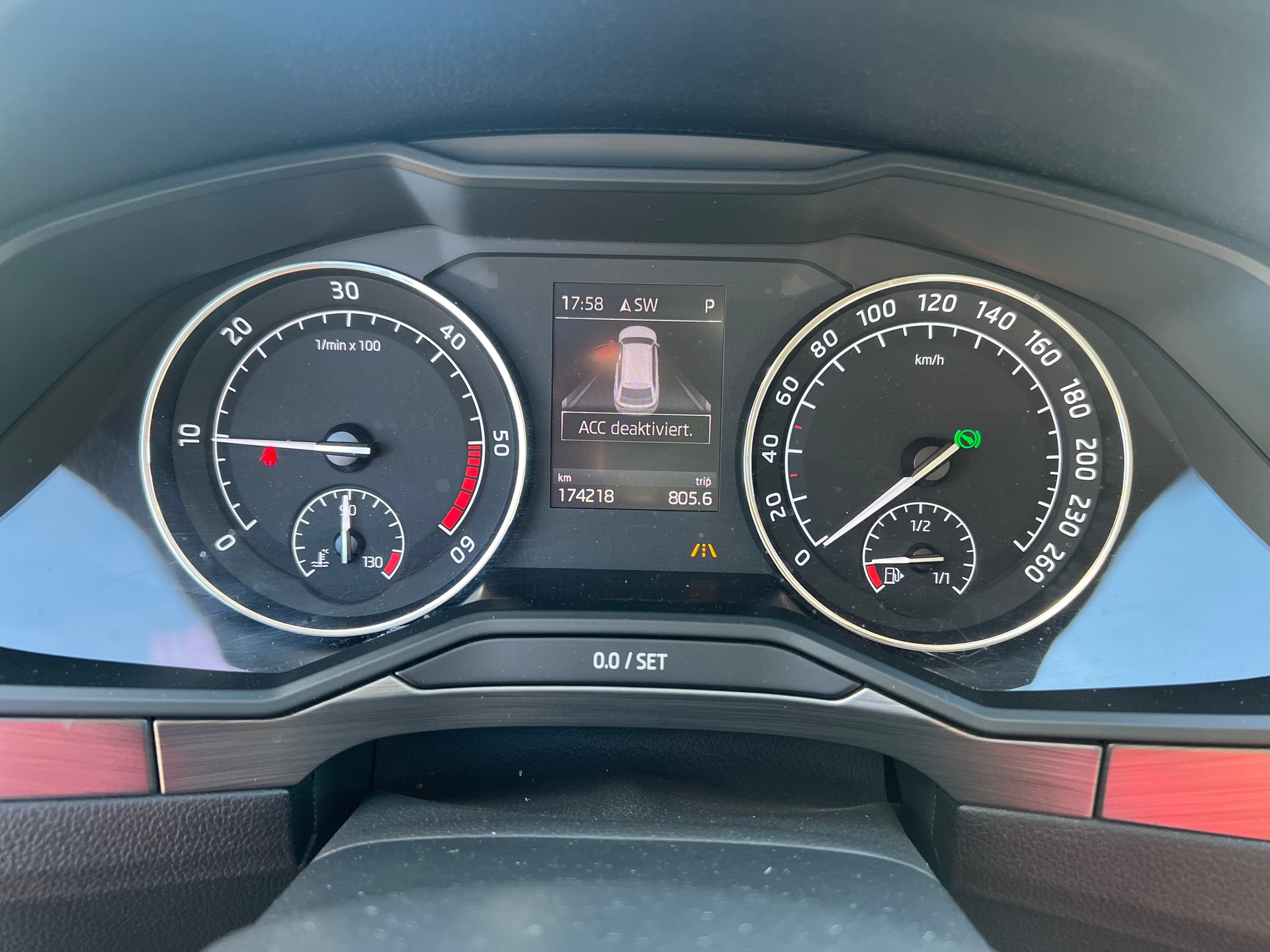 SKODA Superb Combi 2.0 TDi Style 4x4 DSG-image-22