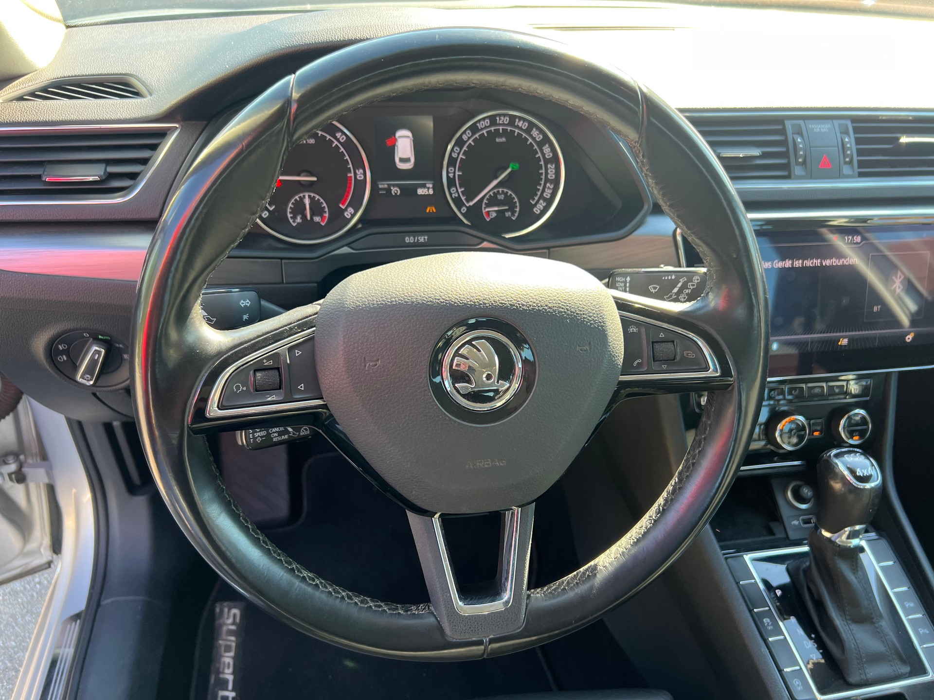 SKODA Superb Combi 2.0 TDi Style 4x4 DSG-image-21