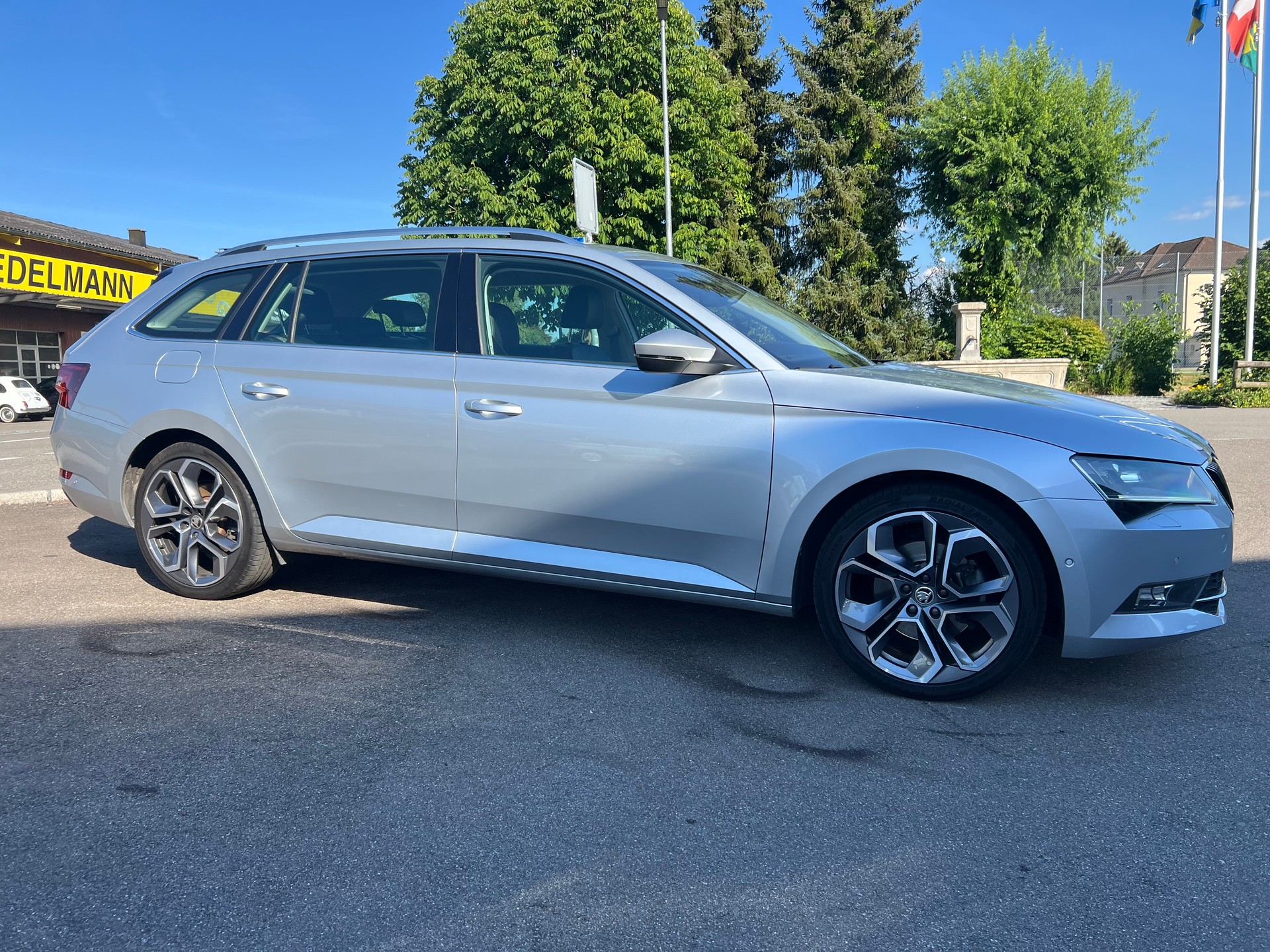 SKODA Superb Combi 2.0 TDi Style 4x4 DSG-image-8
