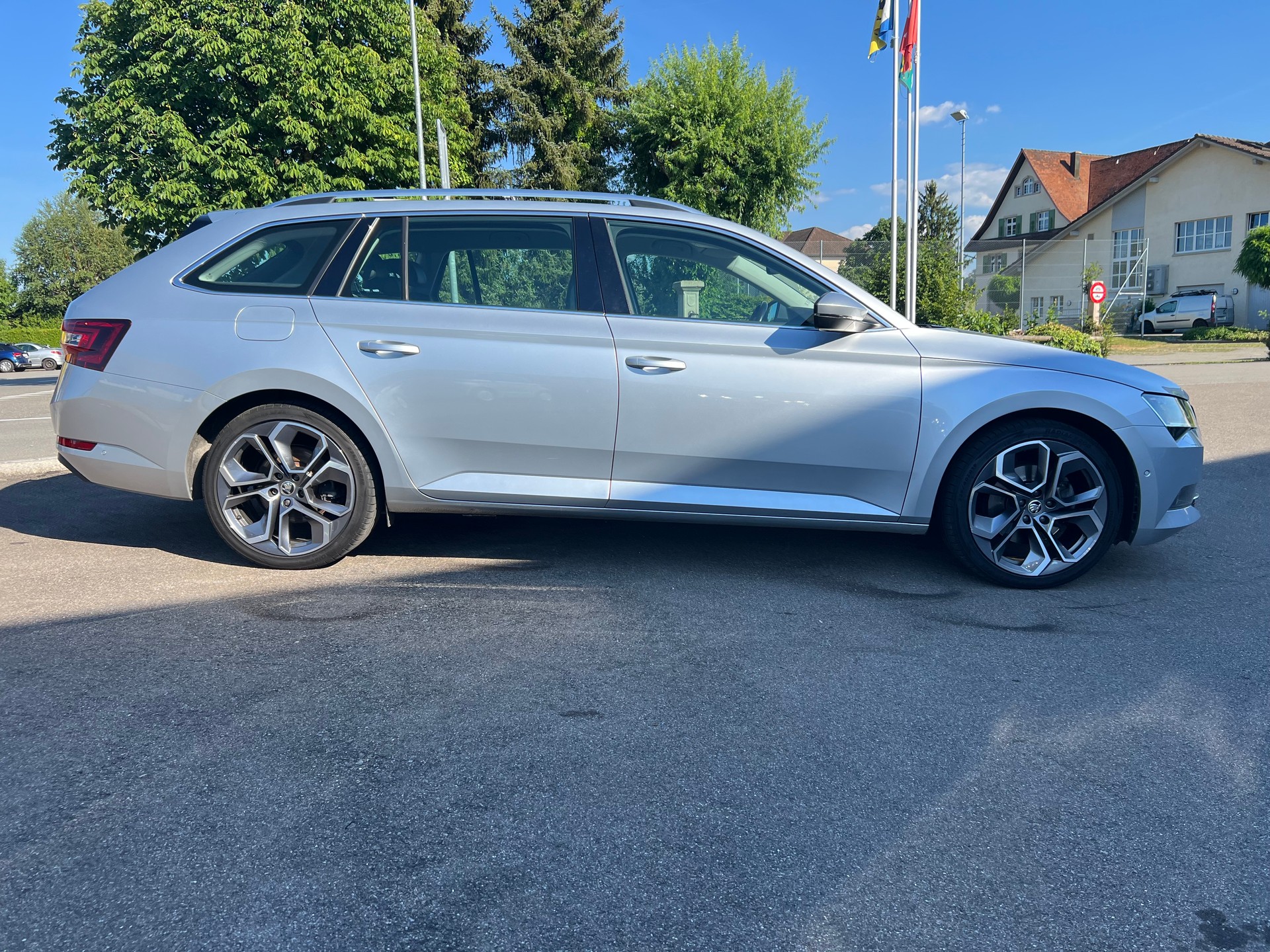 SKODA Superb Combi 2.0 TDi Style 4x4 DSG-image-9