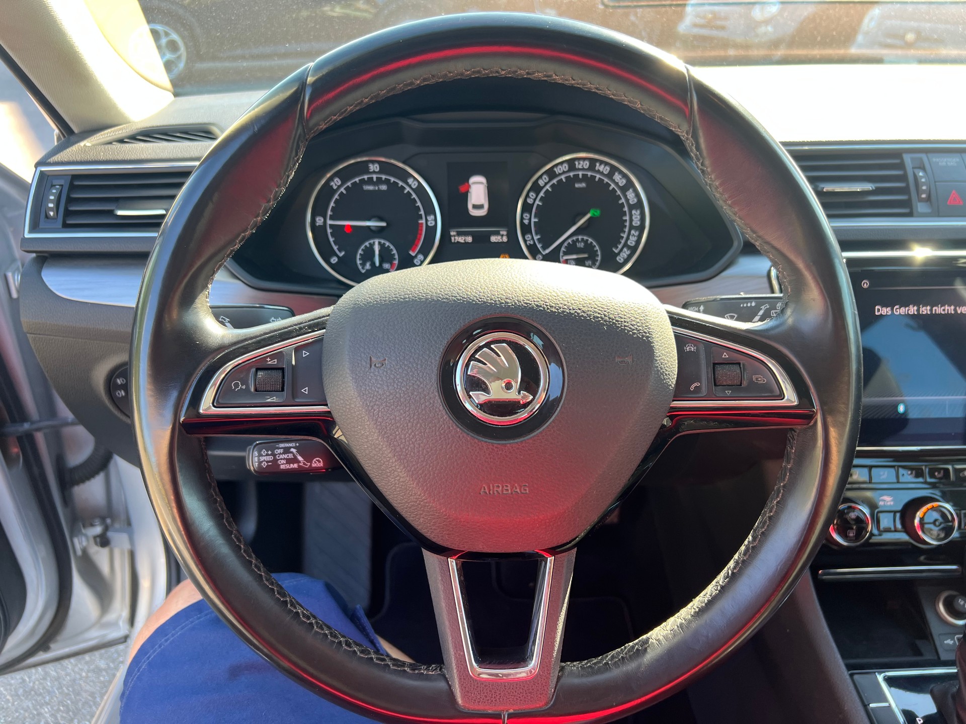SKODA Superb Combi 2.0 TDi Style 4x4 DSG-image-23