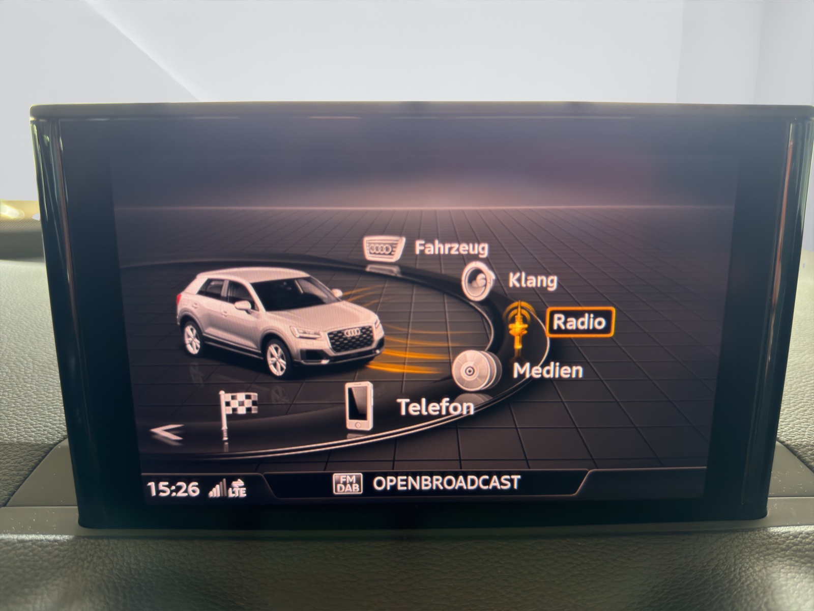 AUDI Q2 2.0 TFSI sport quattro S-tronic-image-24
