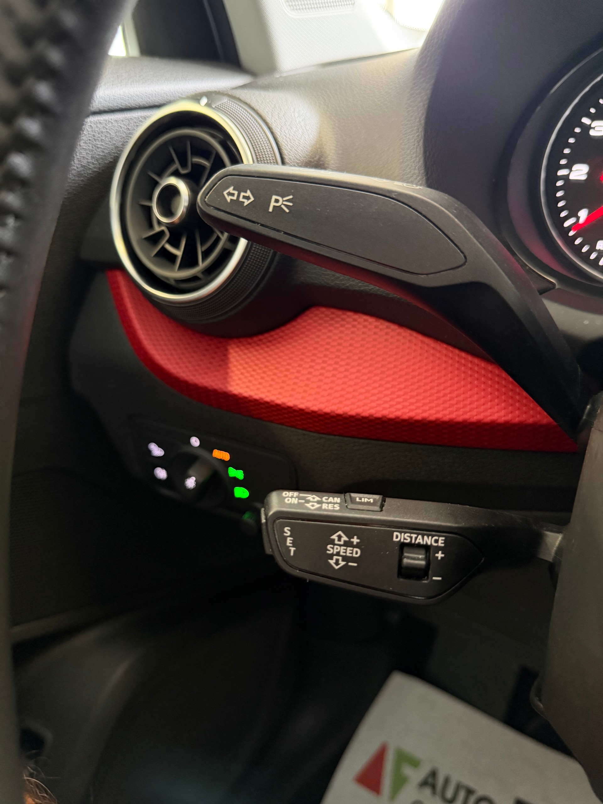 AUDI Q2 2.0 TFSI sport quattro S-tronic-image-28