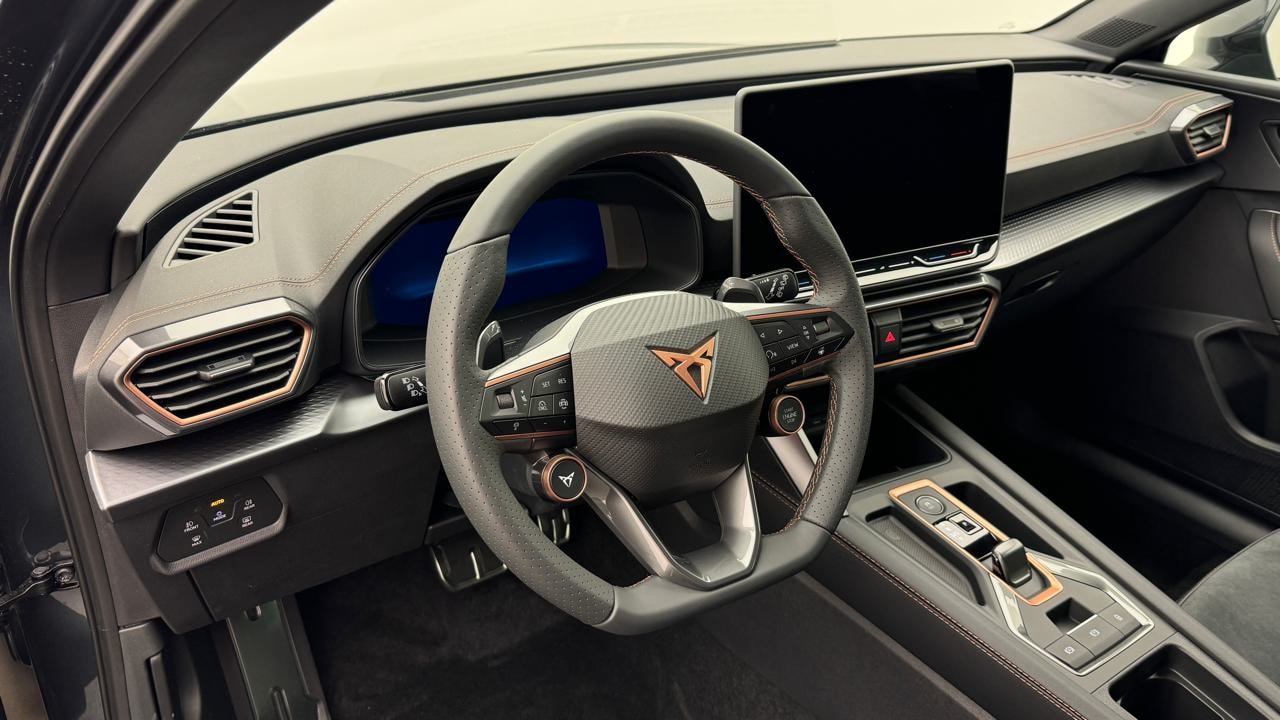 CUPRA LEON 1.5 e-HYBRID pHEV VZ Black Edition-image-6