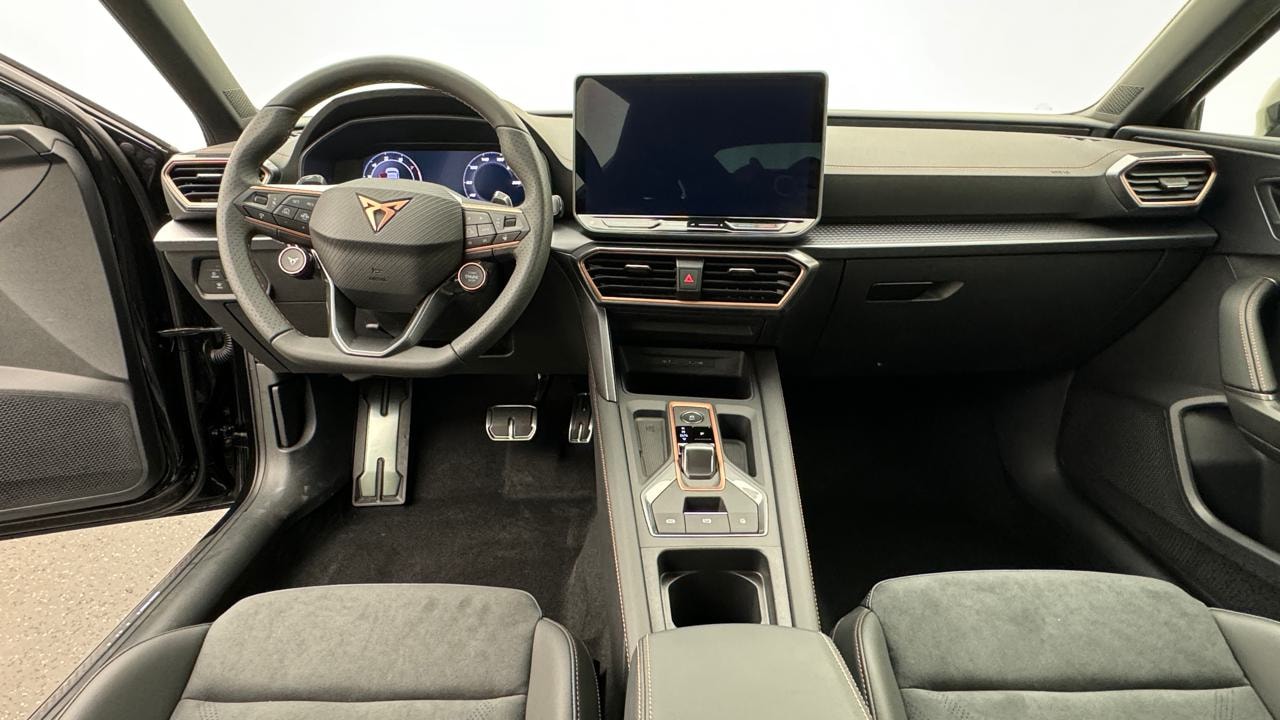 CUPRA LEON 1.5 e-HYBRID pHEV VZ Black Edition-image-5