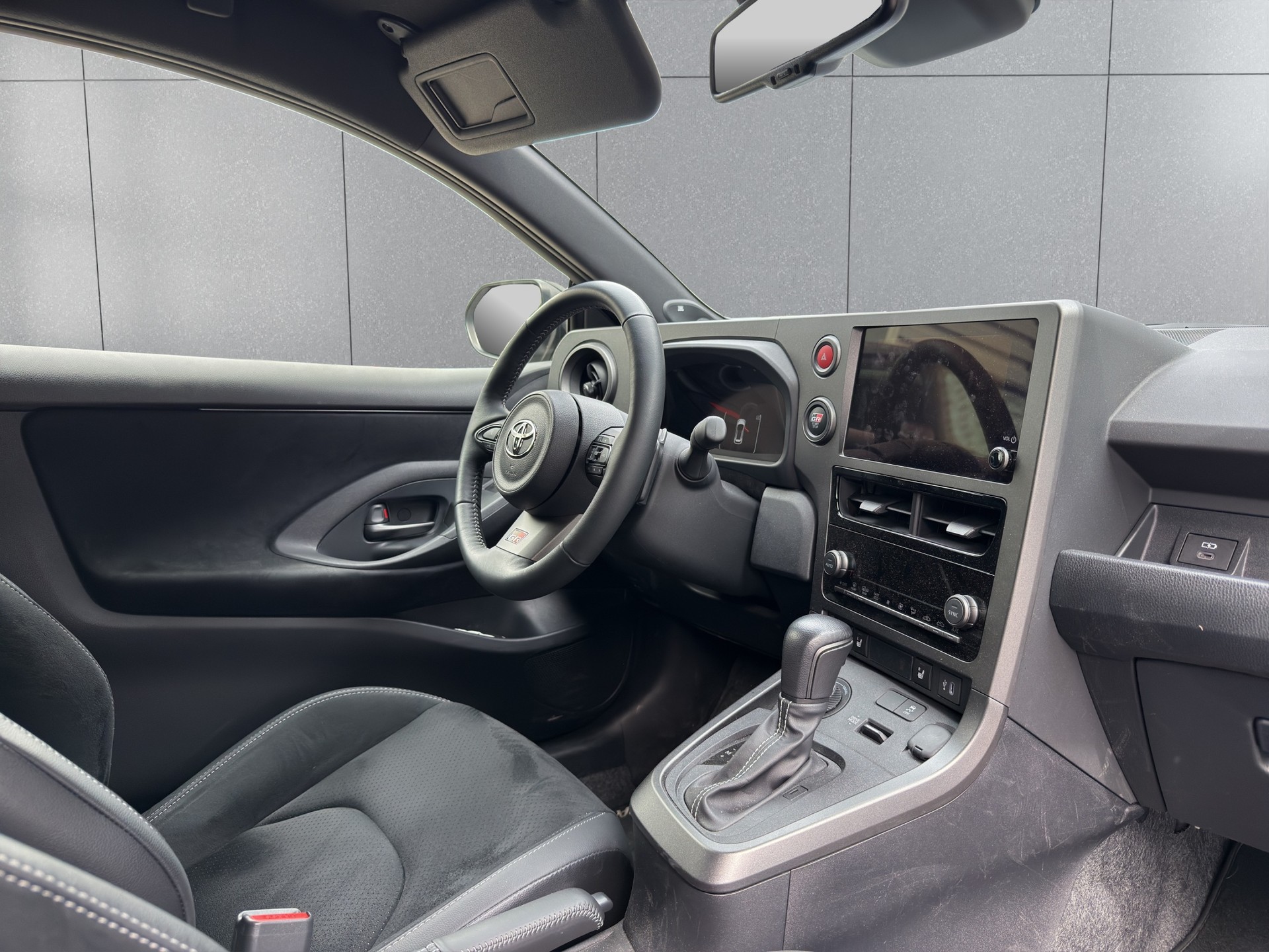 TOYOTA Yaris 1.6 GR Sport A-image-10