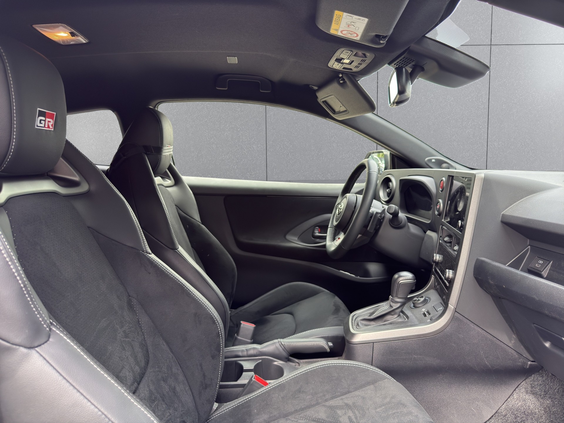 TOYOTA Yaris 1.6 GR Sport A-image-9