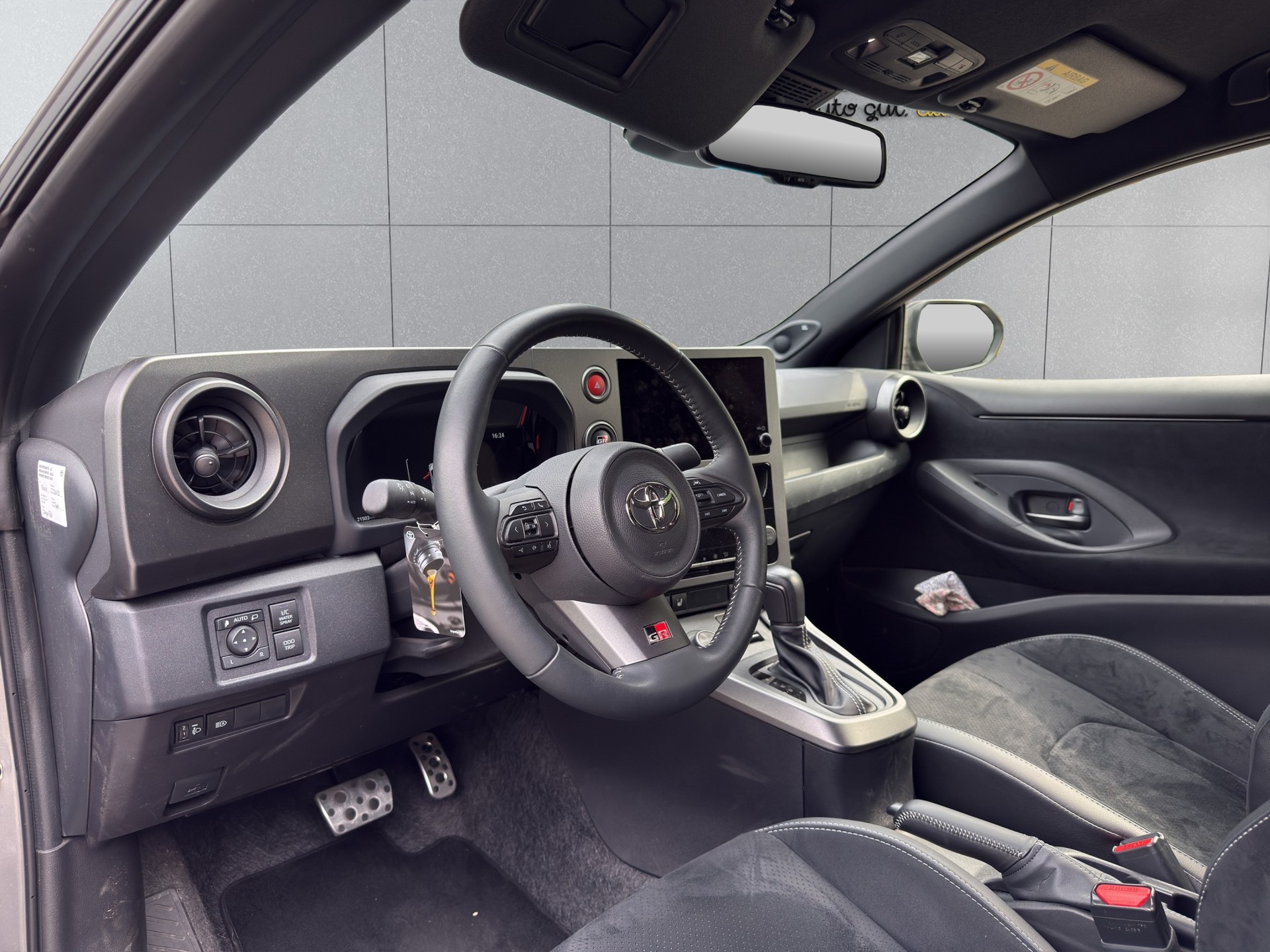 TOYOTA Yaris 1.6 GR Sport A-image-7