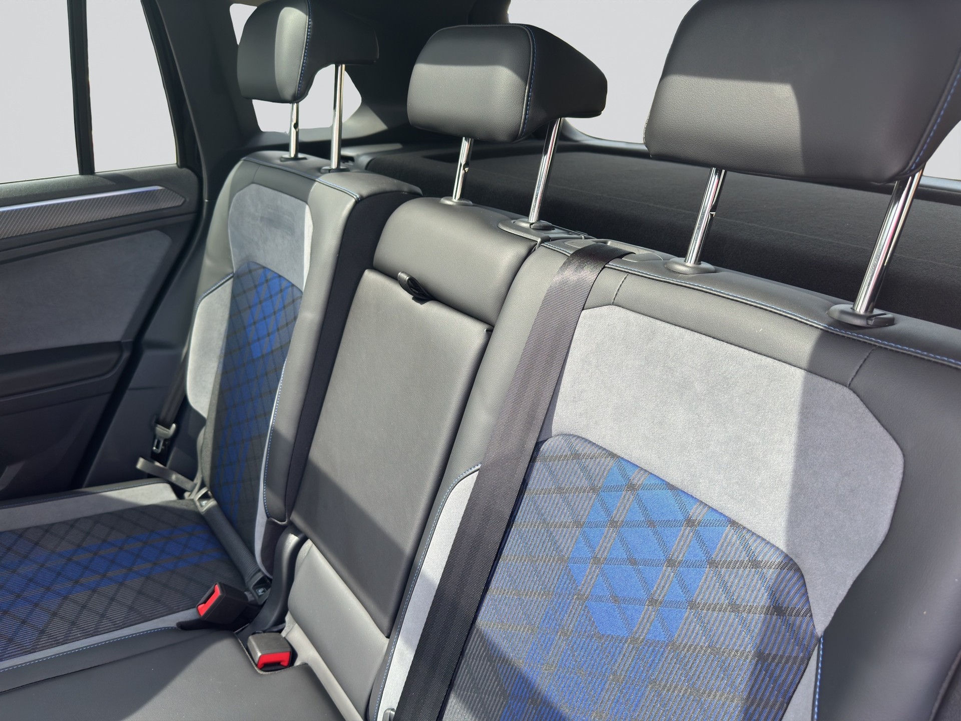 VW Tiguan R 2.0TSI 4Motion DSG BLACK STYLE-image-8