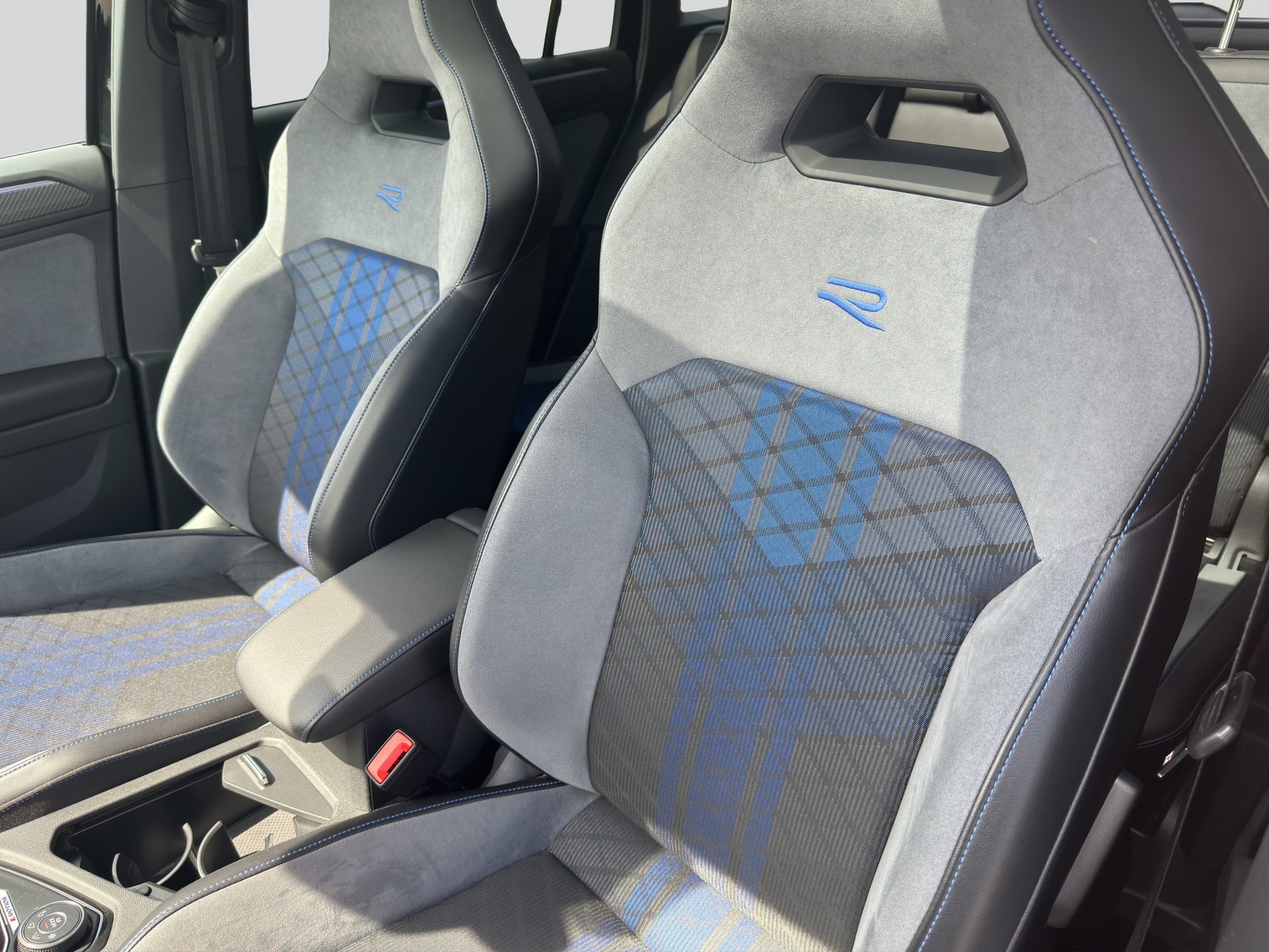 VW Tiguan R 2.0TSI 4Motion DSG BLACK STYLE-image-6