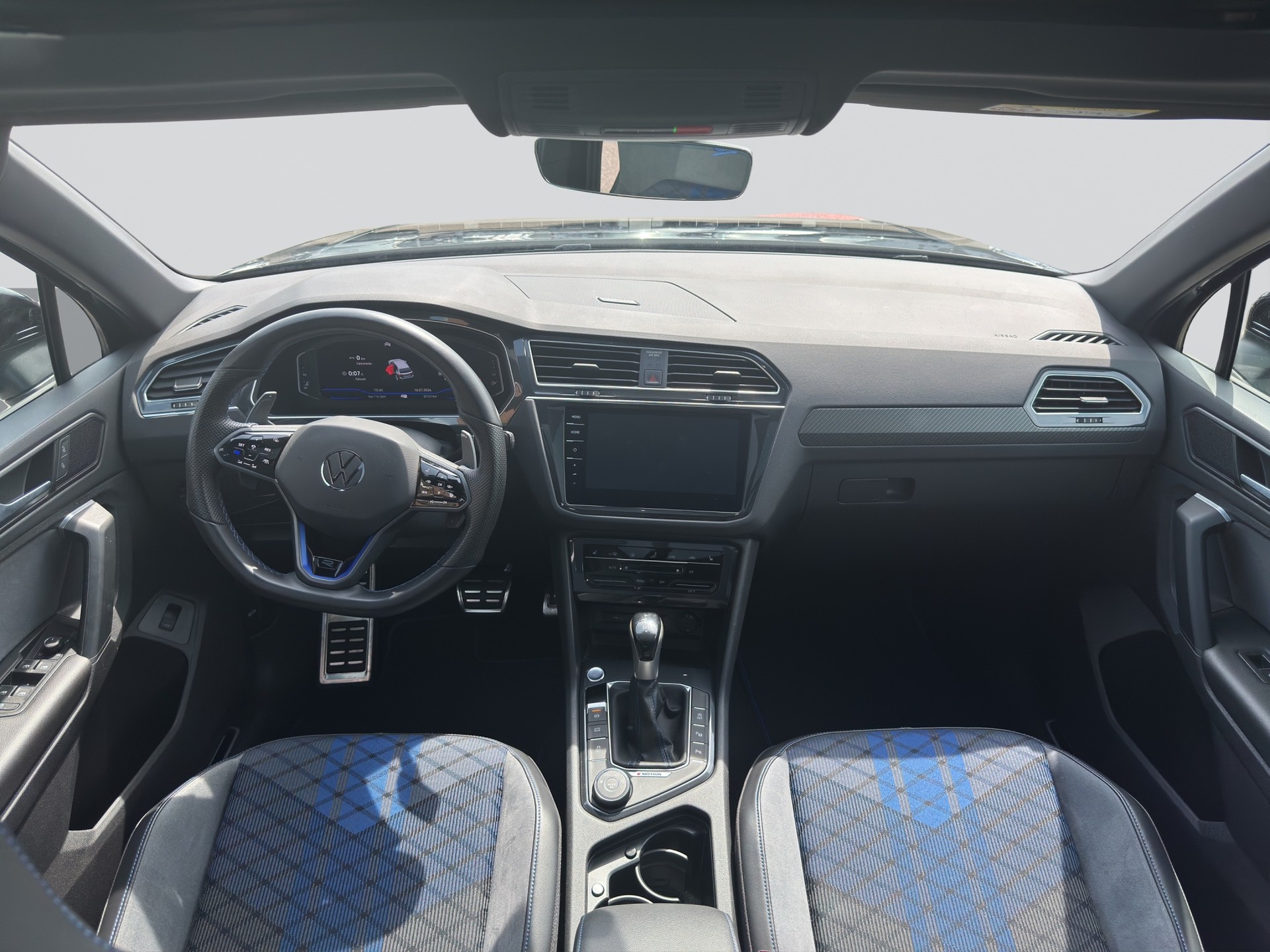 VW Tiguan R 2.0TSI 4Motion DSG BLACK STYLE-image-14