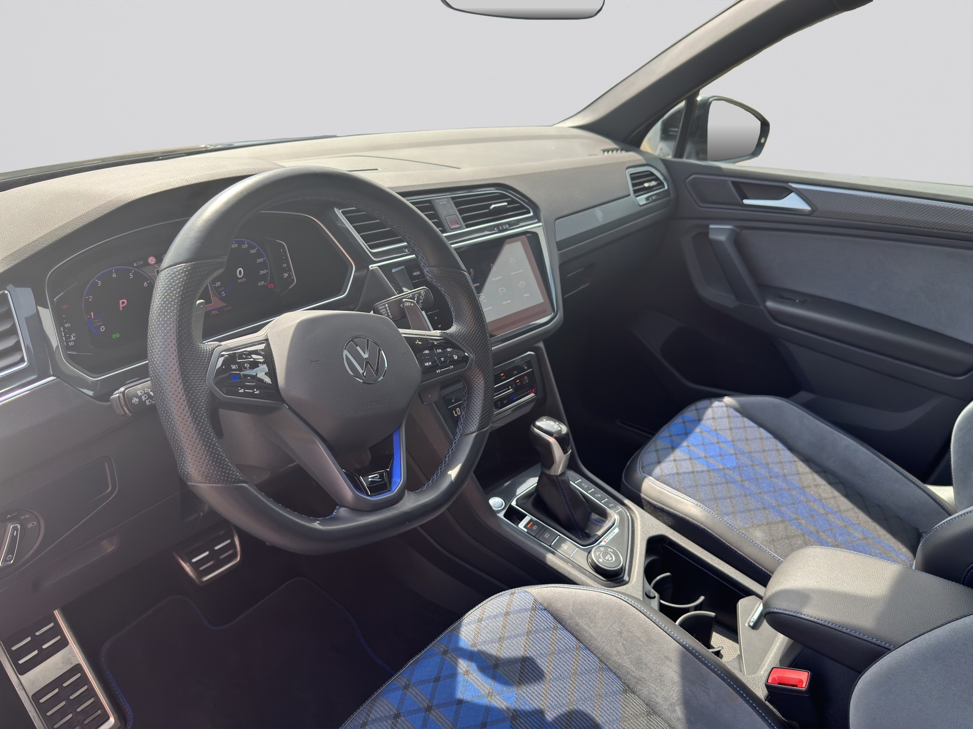 VW Tiguan R 2.0TSI 4Motion DSG BLACK STYLE-image-7