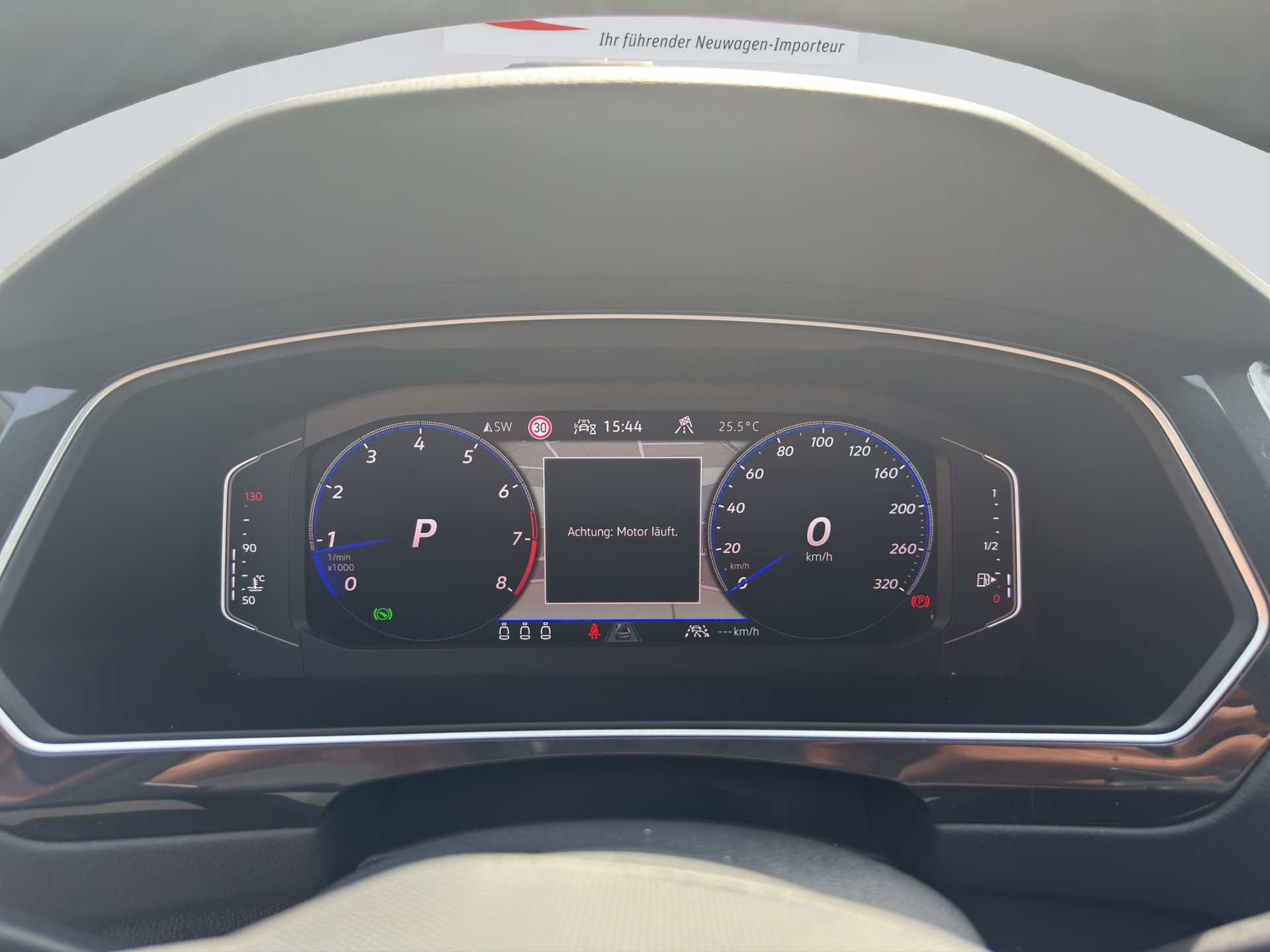 VW Tiguan R 2.0TSI 4Motion DSG BLACK STYLE-image-11