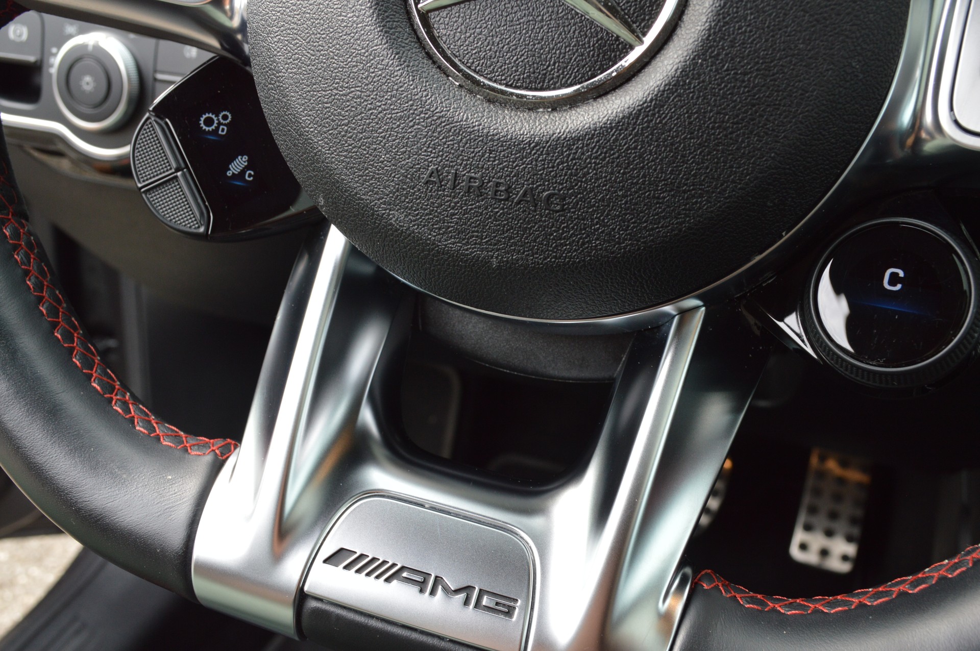 MERCEDES-BENZ A 35 AMG 4Matic Speedshift-image-19