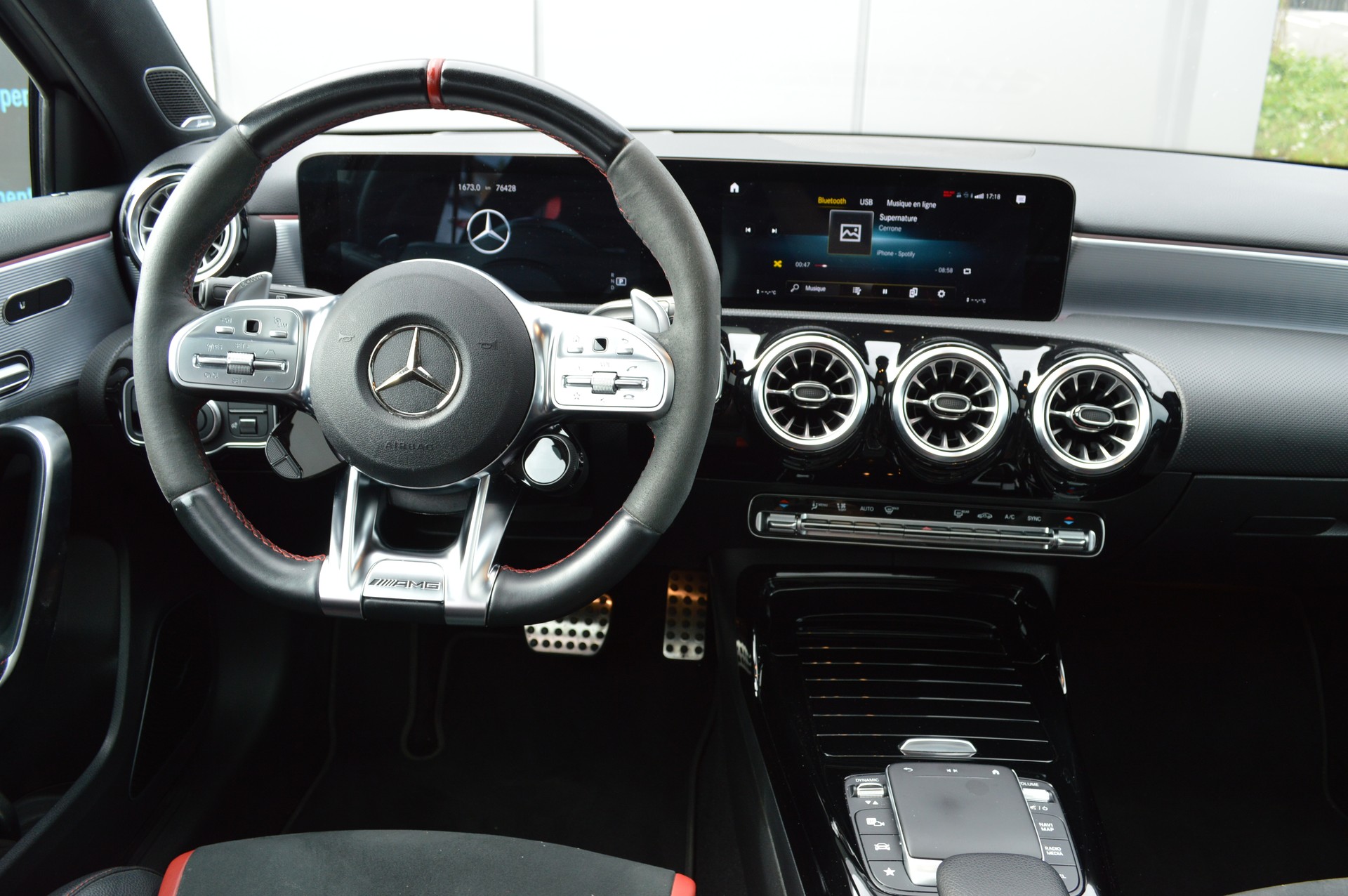 MERCEDES-BENZ A 35 AMG 4Matic Speedshift-image-10