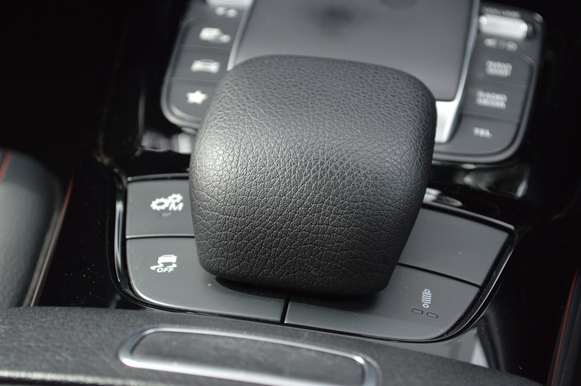 MERCEDES-BENZ A 35 AMG 4Matic Speedshift-image-15