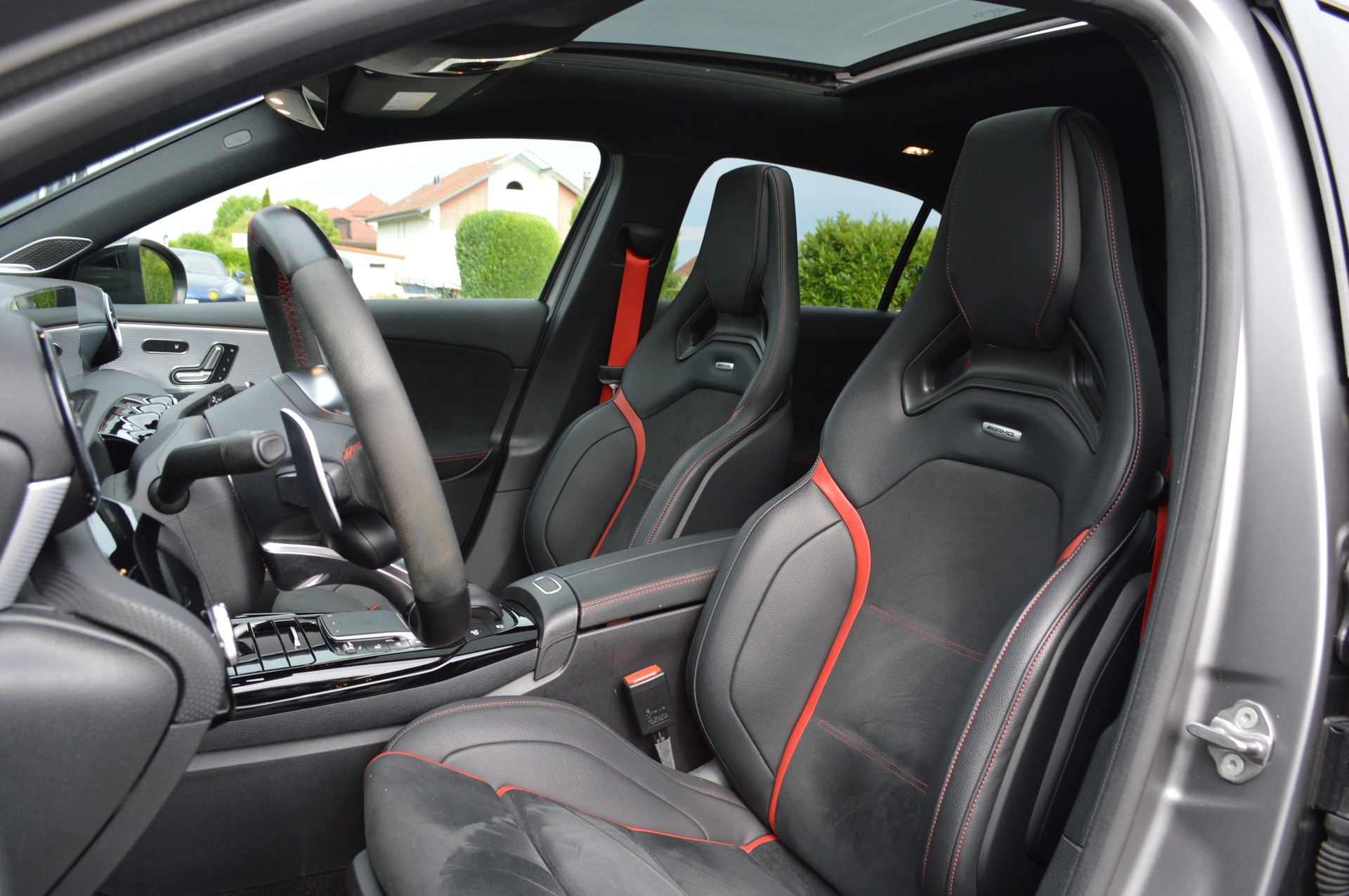 MERCEDES-BENZ A 35 AMG 4Matic Speedshift-image-9